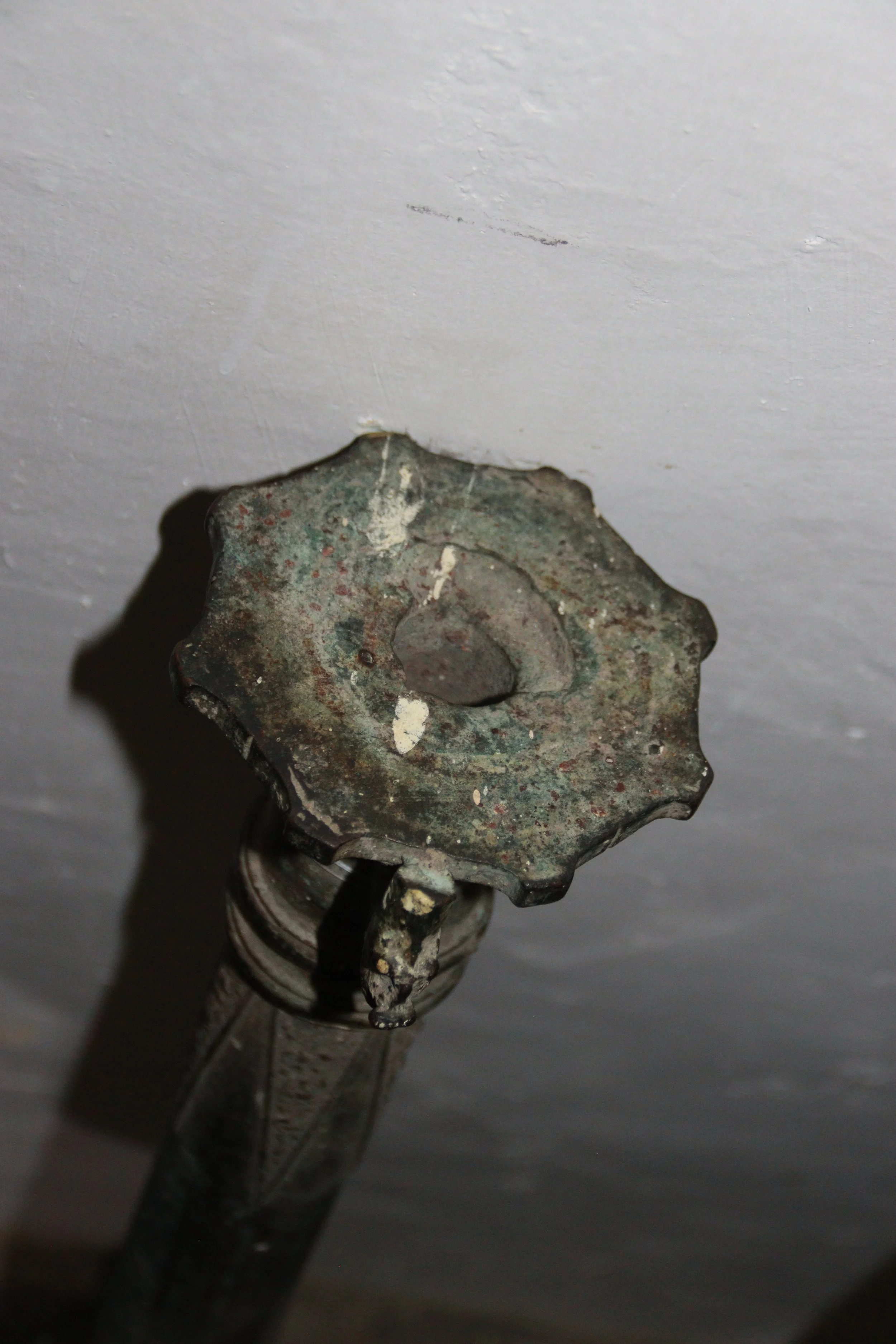 archive number: r-3-016f
object reference: 
Lentaka (Sultanate Style)
origin: Colonial Southeast Asia
date: -
notes: The ornamentation on this lantaka is common across many maritime sultanates in the Malay / Moluccan world, and features a crocodile m