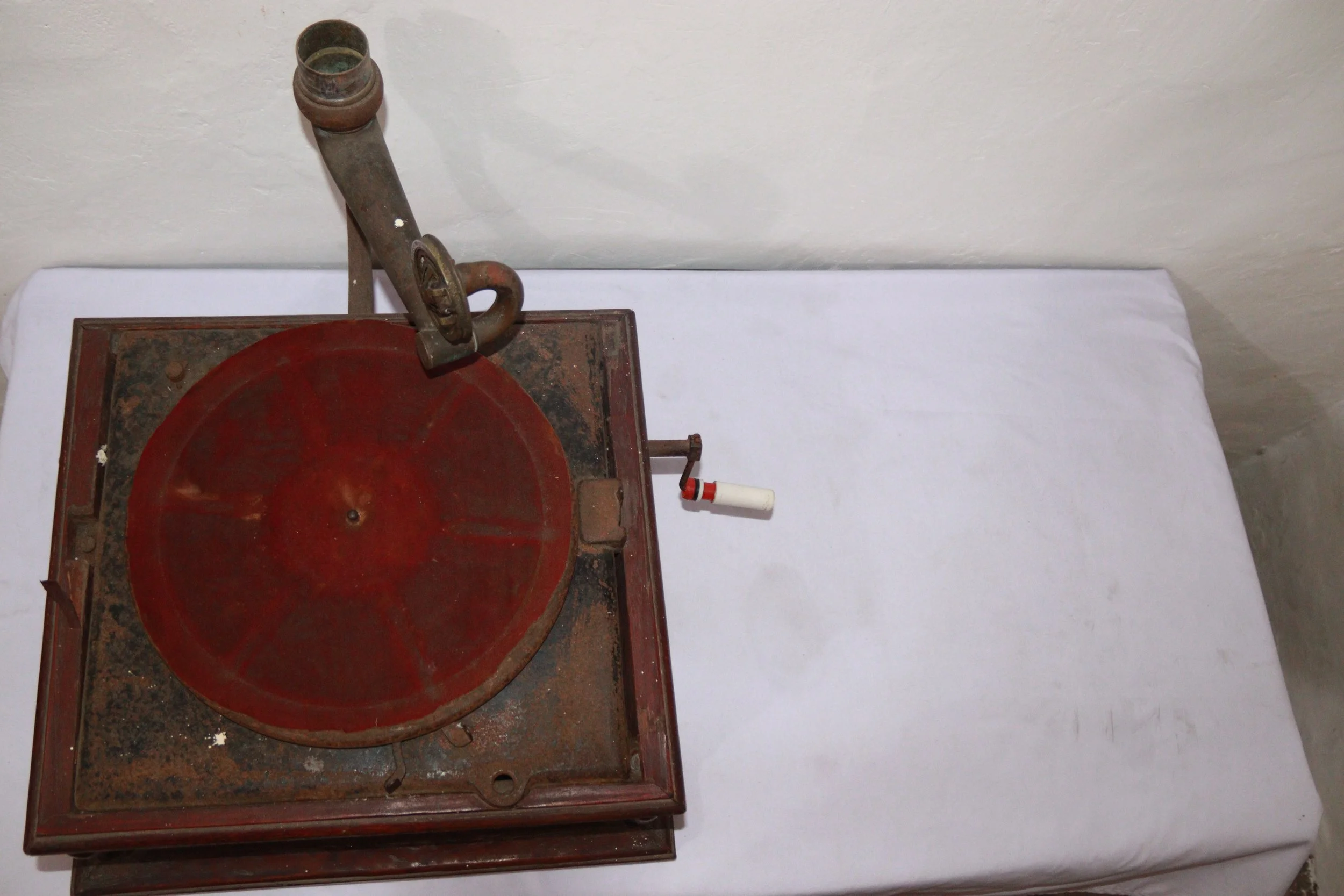 archive number: r-5-002
object reference: 
Record Player
origin: -
date: -
notes: This record player is displayed to symbolise Sutan Syahrir, who was famous for his love of music and entertaining local people during his exile in Banda