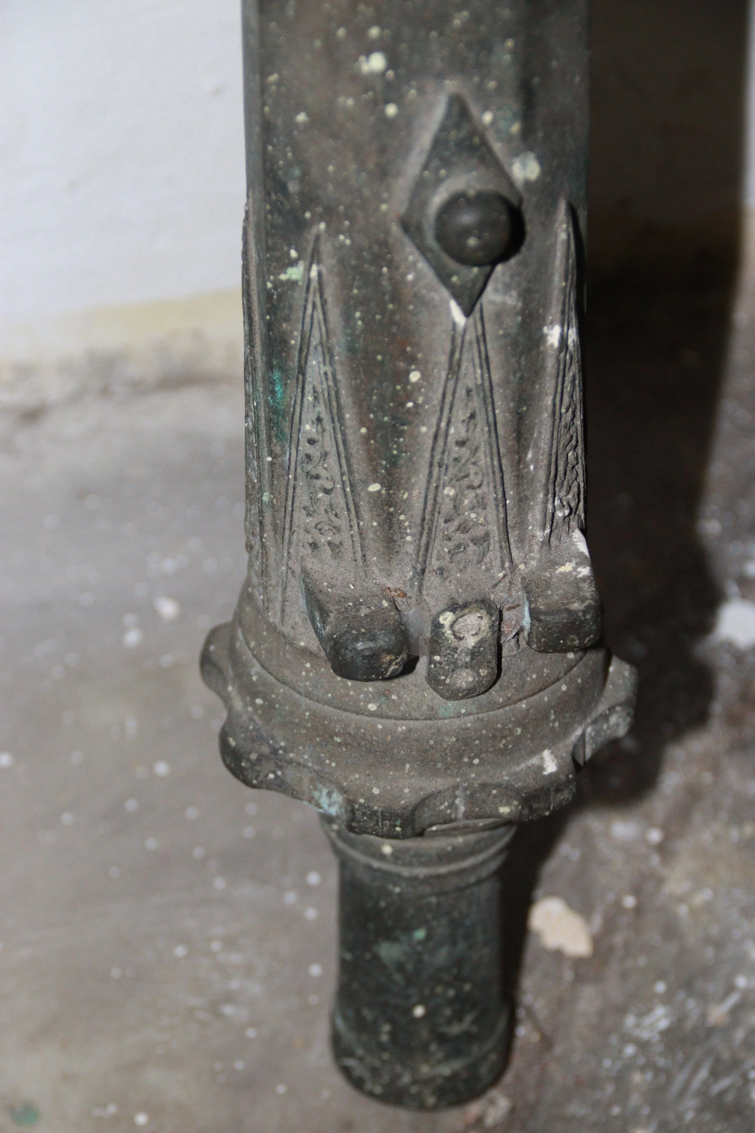 archive number: r-3-016f
object reference: 
Lentaka (Sultanate Style)
origin: Colonial Southeast Asia
date: -
notes: The ornamentation on this lantaka is common across many maritime sultanates in the Malay / Moluccan world, and features a crocodile m