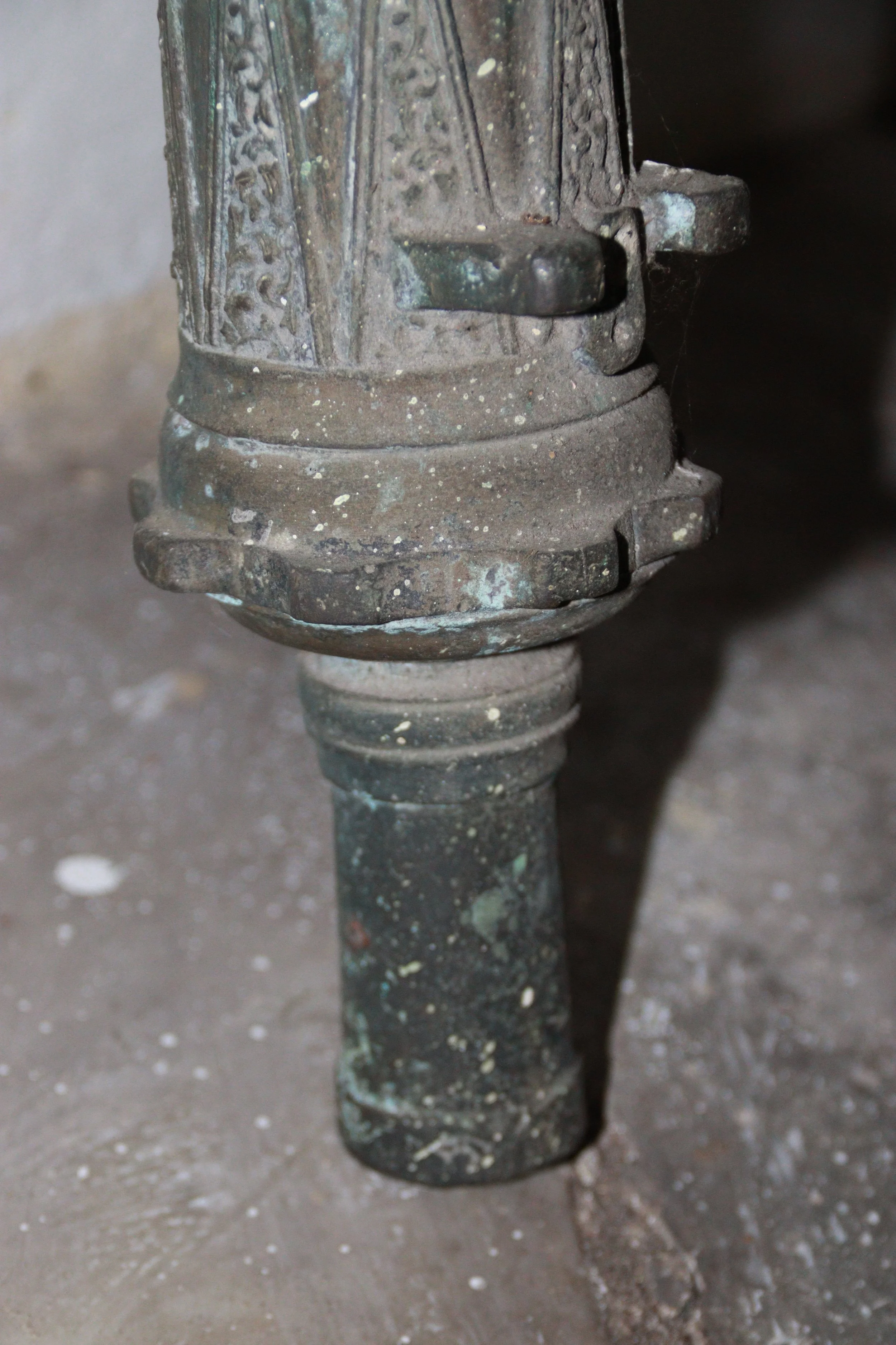 archive number: r-3-016f
object reference: 
Lentaka (Sultanate Style)
origin: Colonial Southeast Asia
date: -
notes: The ornamentation on this lantaka is common across many maritime sultanates in the Malay / Moluccan world, and features a crocodile m