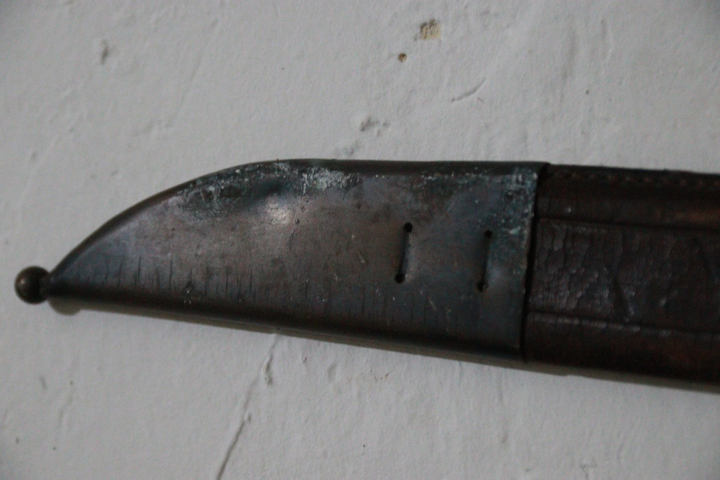 archive number: r-3-020
object reference: 
Coen's sword
origin: Europe
date: -
notes: This cutlass-style sword is engraved with the VOC (Dutch East India Company) logo, and is believed to have belonged to Jan Pieterszoon Coen, the Dutch officer who e