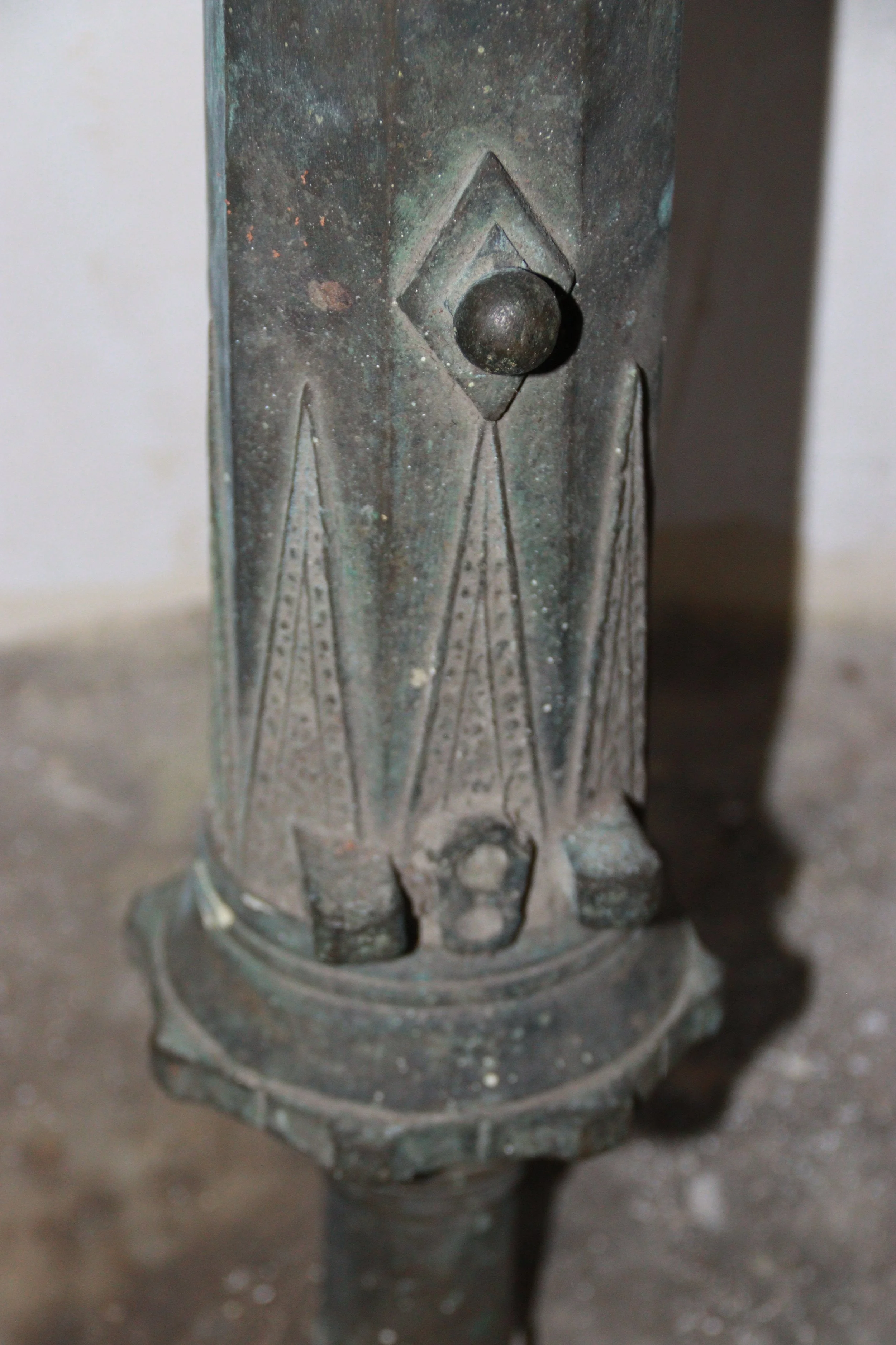 archive number: r-3-016e
object reference: 
Lentaka (Sultanate Style)
origin: Colonial Southeast Asia
date: -
notes: The ornamentation on this lantaka is common across many maritime sultanates in the Malay / Moluccan world, and features a crocodile m