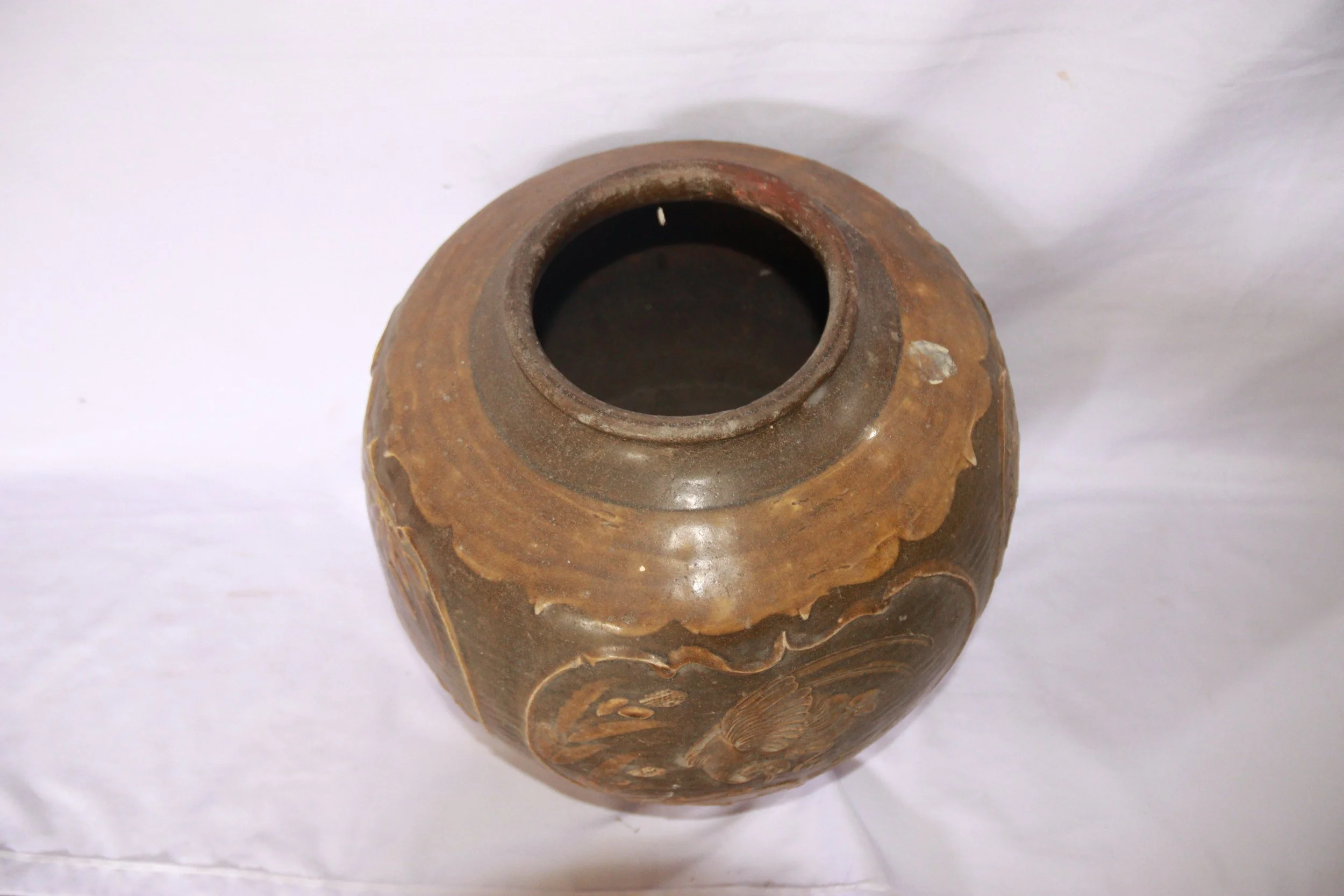 archive number: r-2-013
object reference: 
Kendi Jugs
origin: Europe (assumed)
date: 
notes: Jugs were used by the Bandanese people and also by traders to store valuables, especially liquids like wine or oil. In Banda, jugs originated mostly from Chi