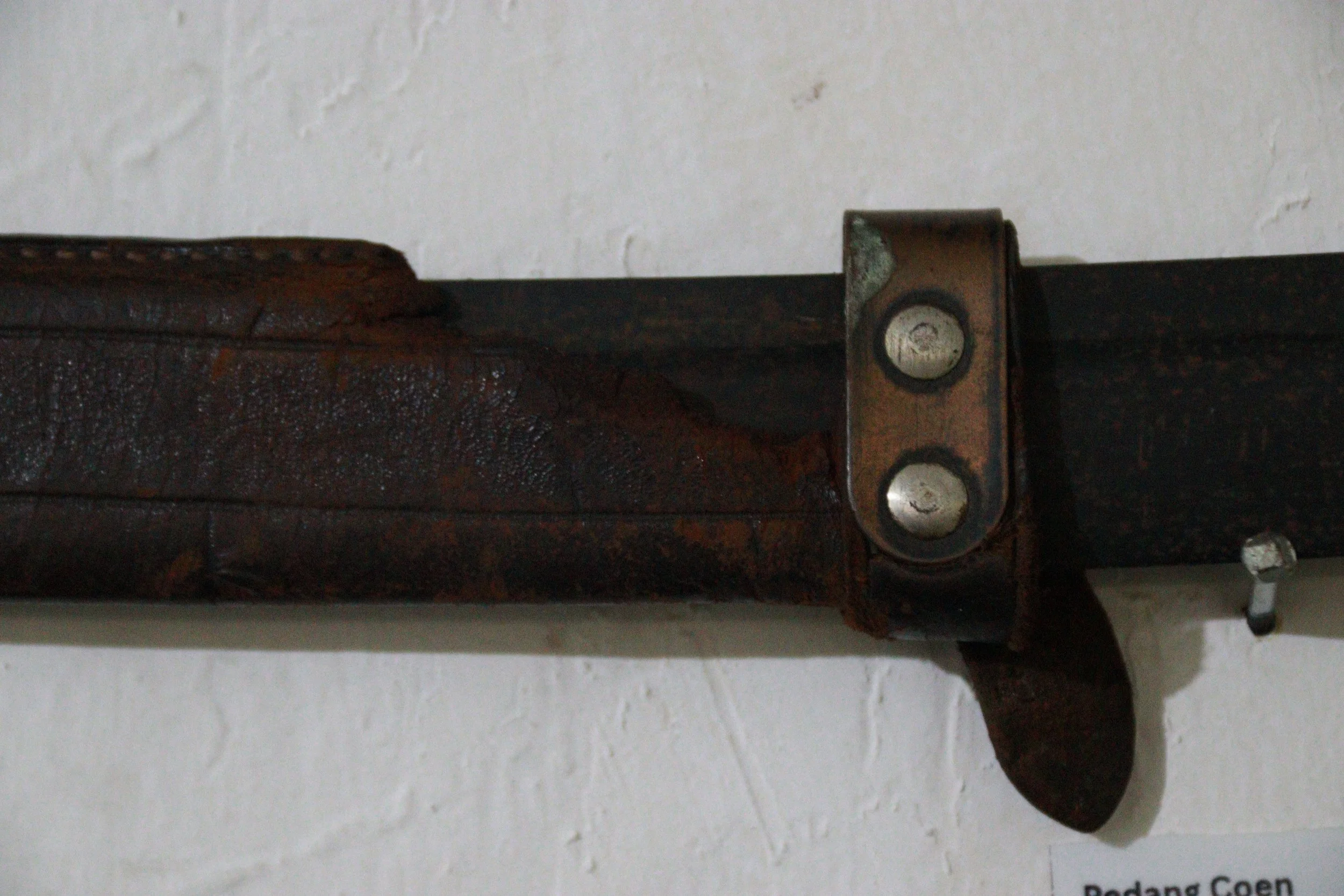 archive number: r-3-020
object reference: 
Coen's sword
origin: Europe
date: -
notes: This cutlass-style sword is engraved with the VOC (Dutch East India Company) logo, and is believed to have belonged to Jan Pieterszoon Coen, the Dutch officer who e