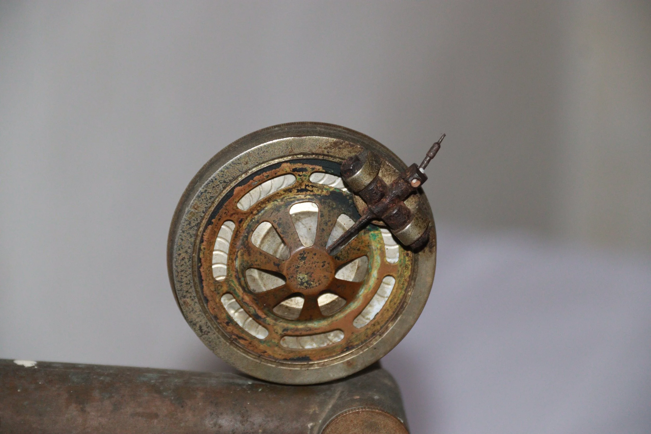 archive number: r-5-002
object reference: 
Record Player
origin: -
date: -
notes: This record player is displayed to symbolise Sutan Syahrir, who was famous for his love of music and entertaining local people during his exile in Banda