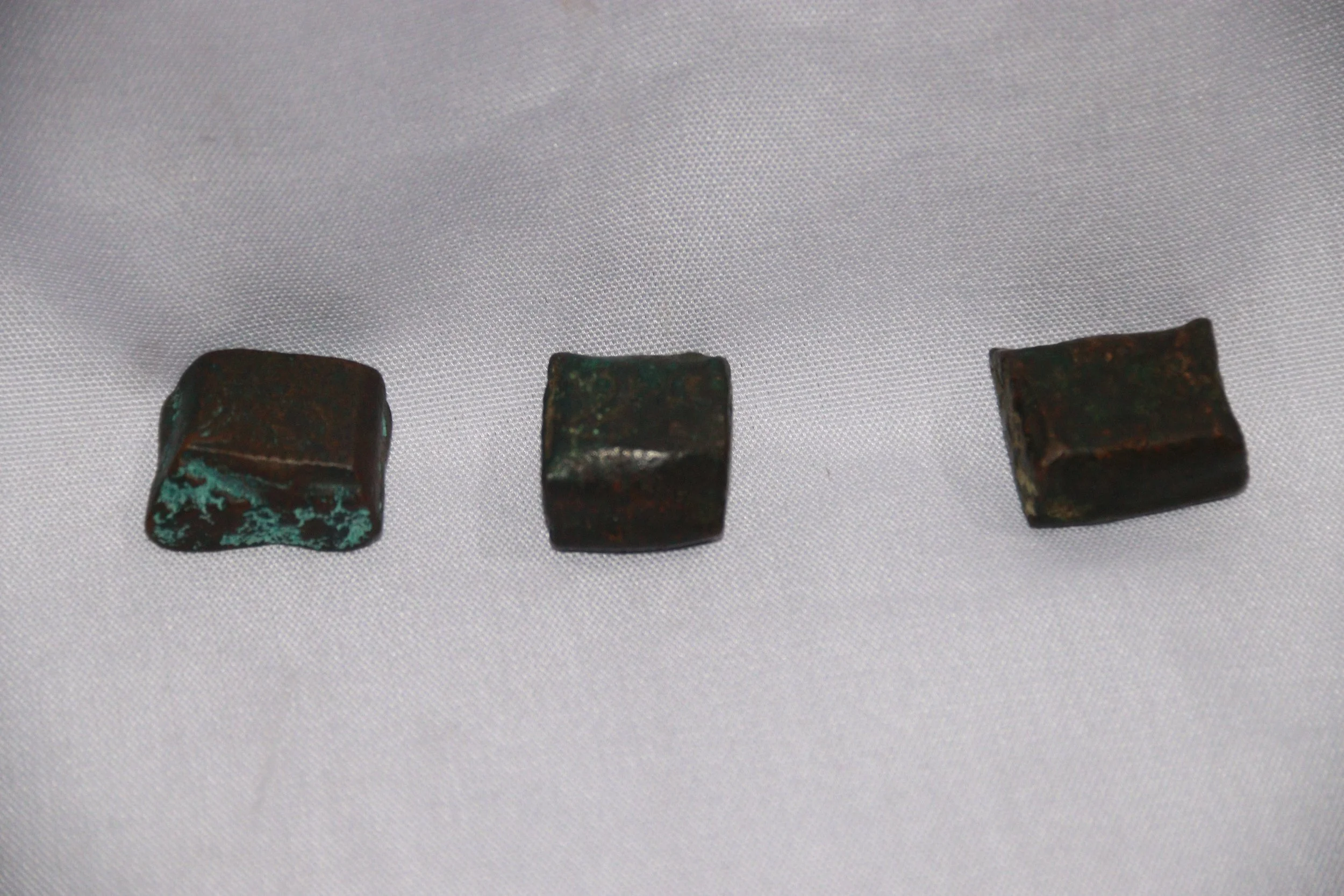 archive number: r-3-011
object reference: 
Bandanese 'Plantation Money'
origin: Banda
date: Late colonial period
notes: Towards the end of the colonial era, the nutmeg economy declined due to the end of its monopoly. Therefore, 'perkeniers' began bre