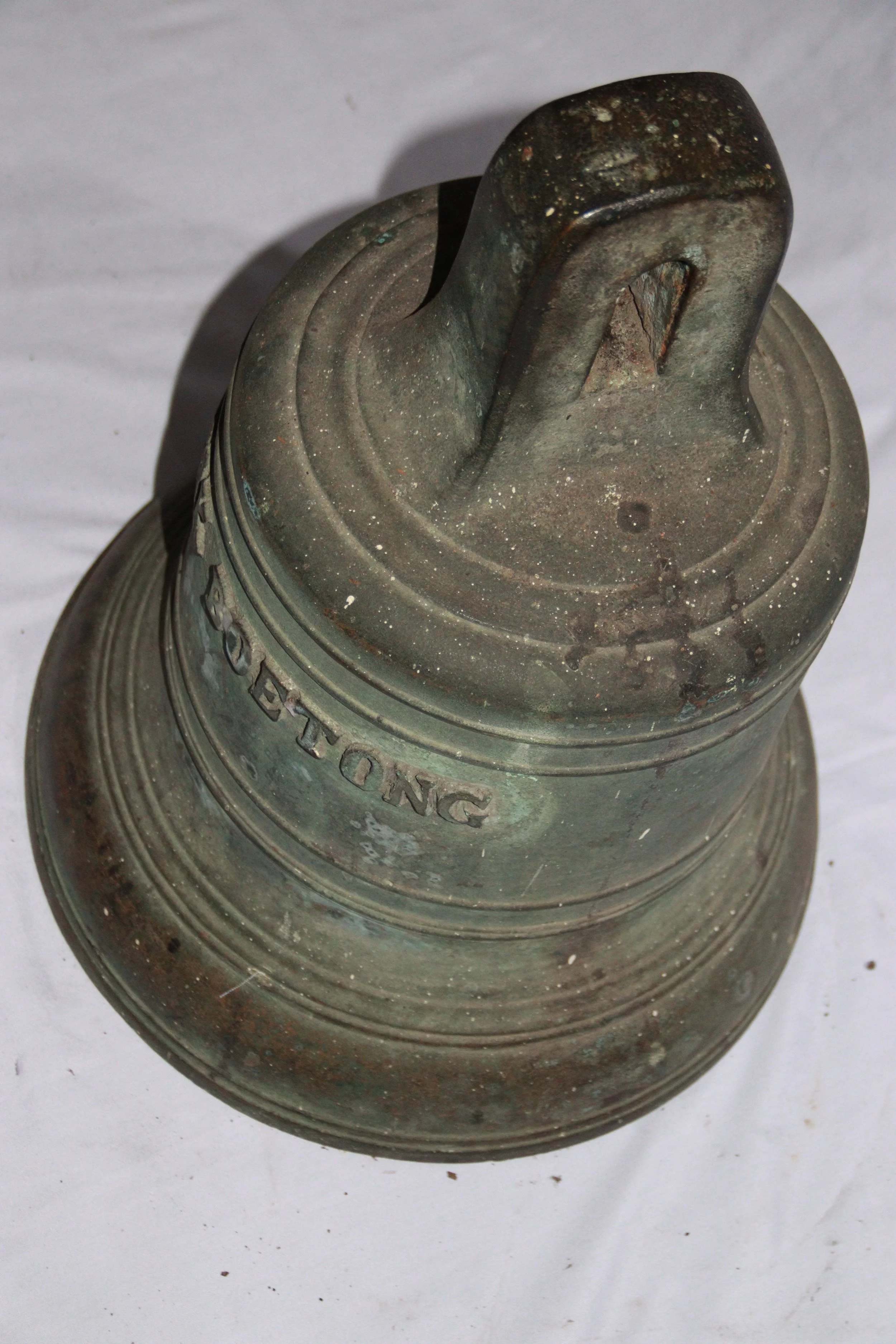 archive number: r-3-006
object reference: Boetong Perk Bell
origin: The Netherlands (Assumed) 
date: -
notes: These bells were used in nutmeg plantations in their time, to signal when the plantation labourers should begin and end their harvesting wor