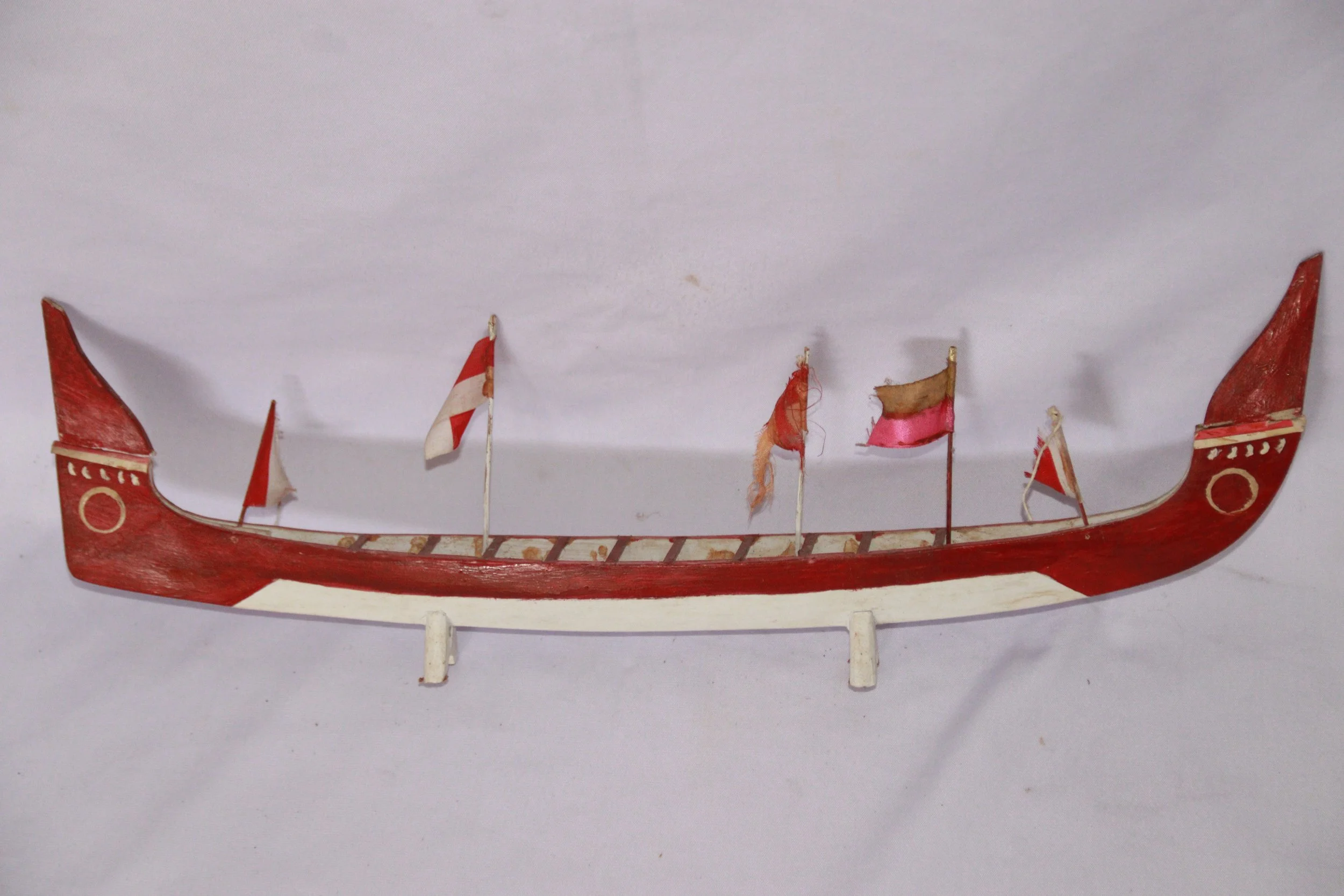 archive number: r-6-003
object reference: 
Belang Kampung Adat ____ Model
origin: Banda
date: 
notes: Belang are customary rowing boats used for centuries in Banda for a range of purposes, including naval warfare, ritual, racing and cultural events. 