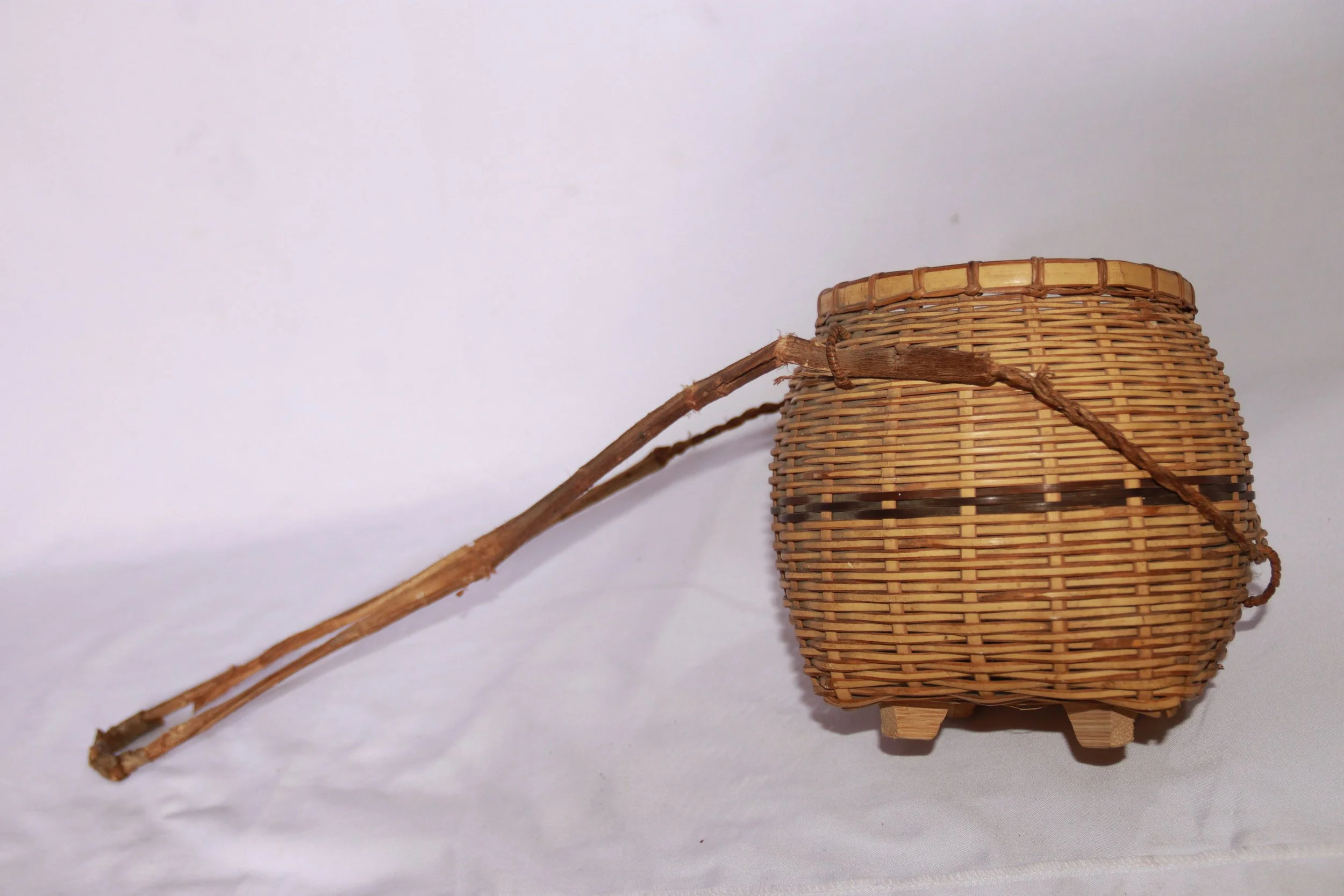 archive number: r-2-001
object reference: Takiri
origin: Banda 
date: - 
notes: A semi-oval, woven bamboo container used by the Bandanese people to transport nutmeg and kenari nuts.