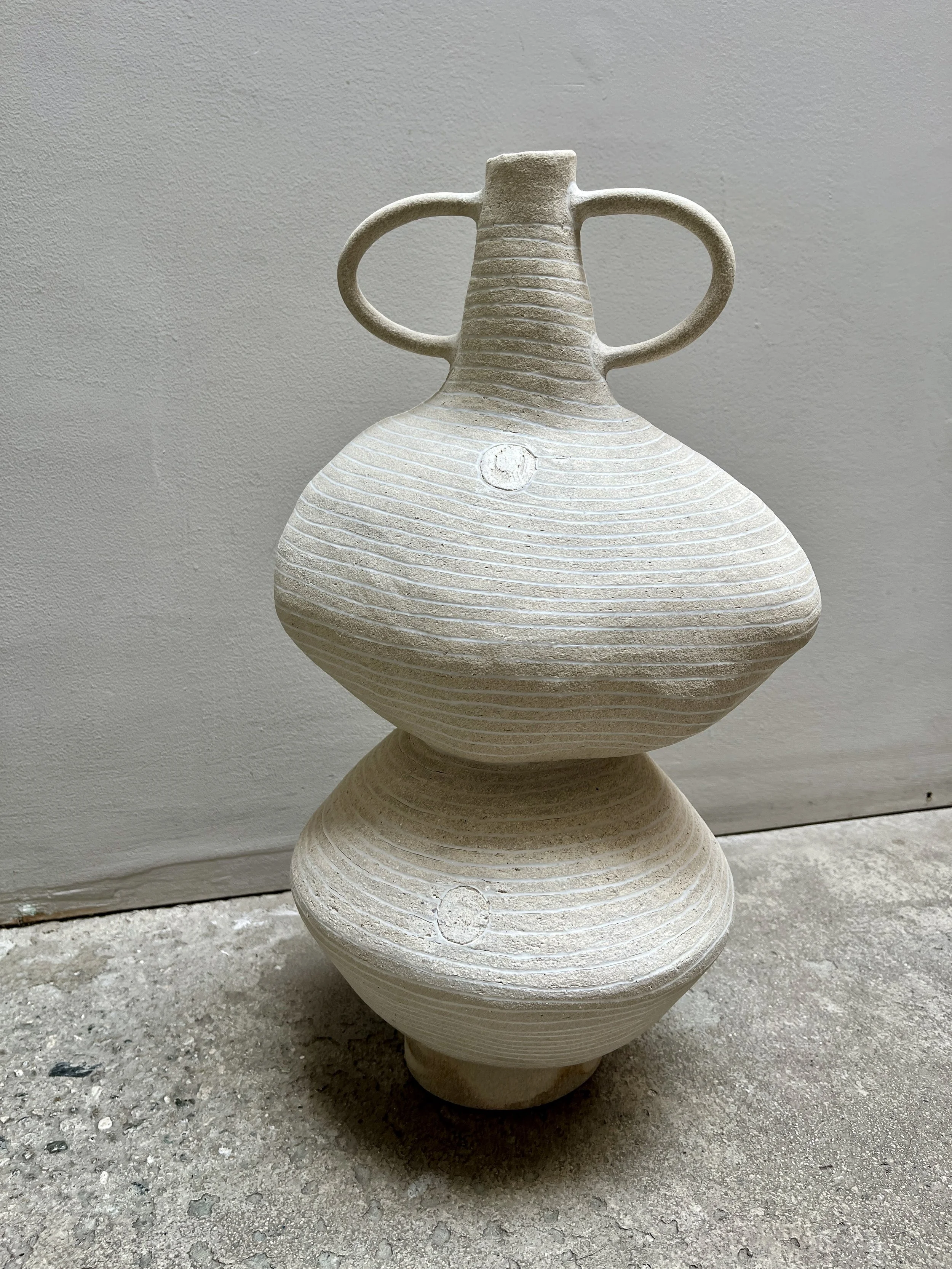 018 / 19.5"h x 11"ø