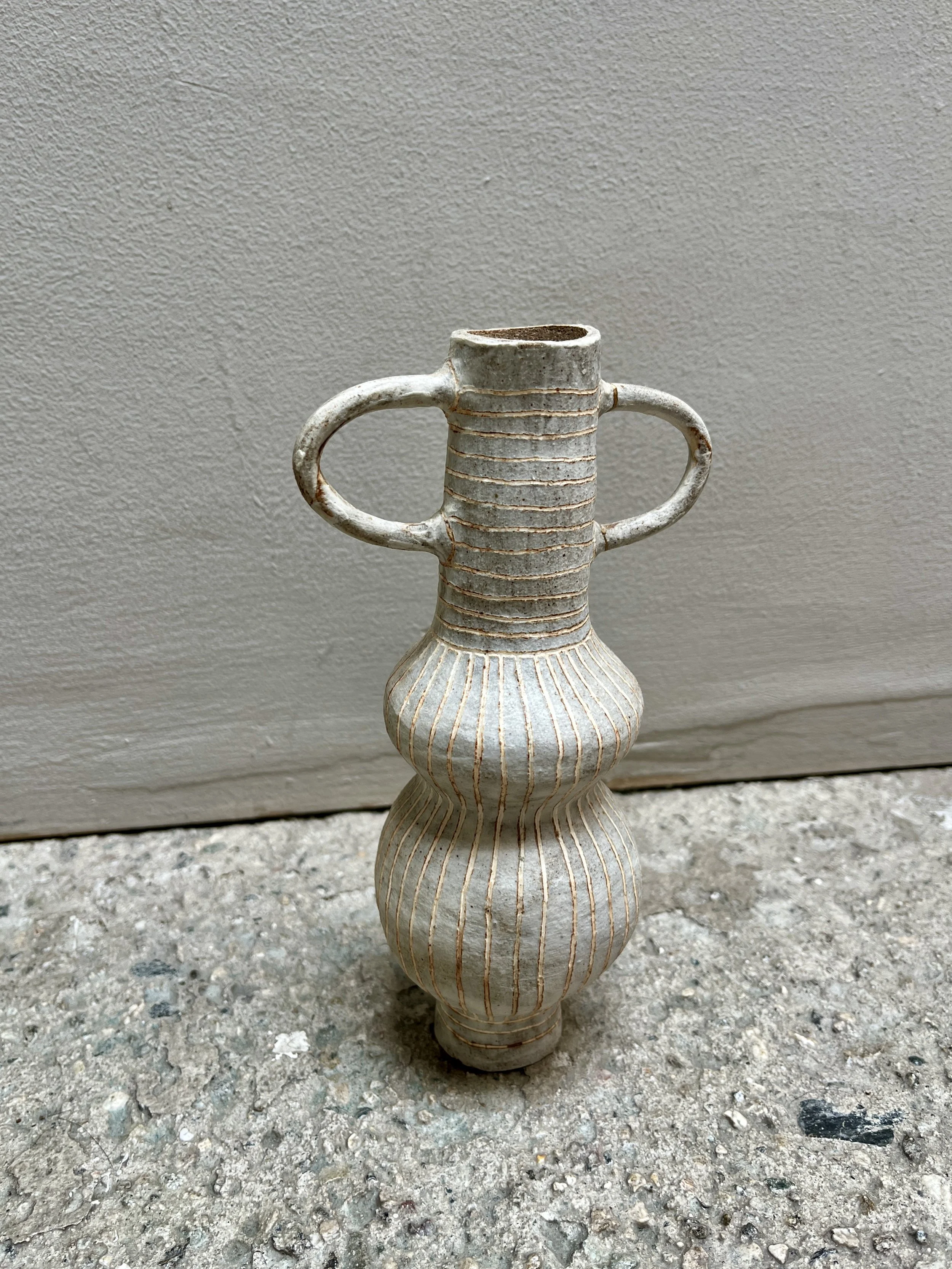 002a / 8.5"h x 2.5"ø