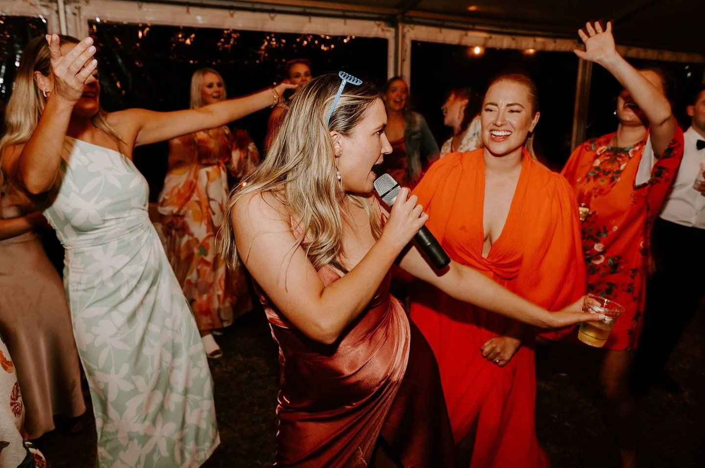 It’s me, Eloise - your wedding obsessed creative, night owl, mum of two, and founder of Dolly and Moo ππΌ‍βοΈ
Let’s play a game: two truths and a lie. Can you spot the fib? π
1οΈβ£ Born in Hobart
2οΈβ£ Sang the national anthem for an A