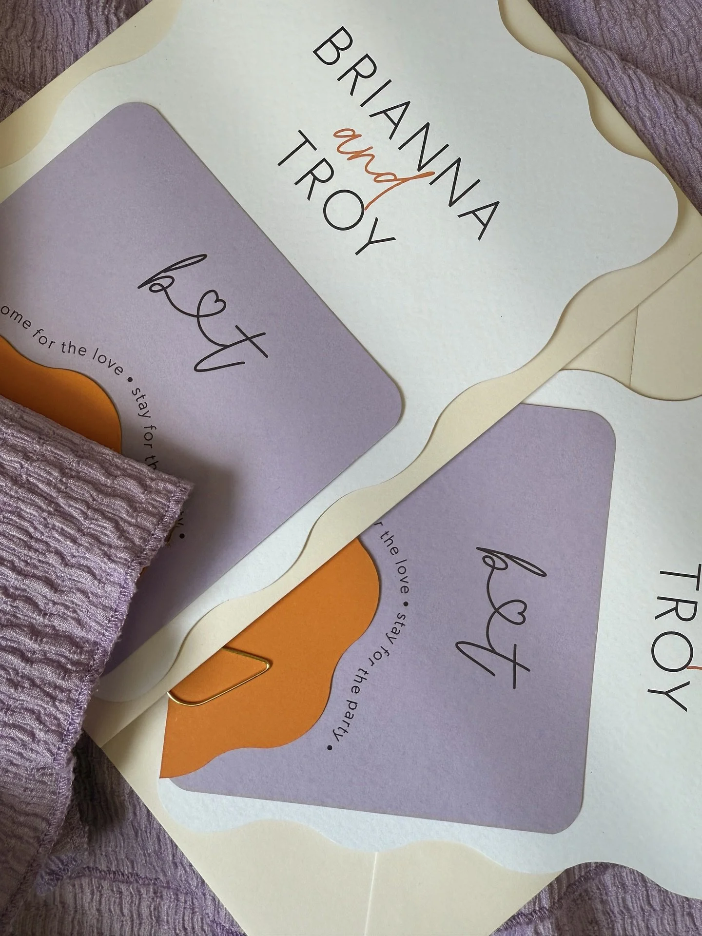 When it comes to your wedding stationery, there are no rules πͺ©β¨
Your day deserves to feel like you. Playful, romantic, modern, unexpected. Whatever your vibe may be π
Tell me your wedding stationery personality in the comments - and if you want t