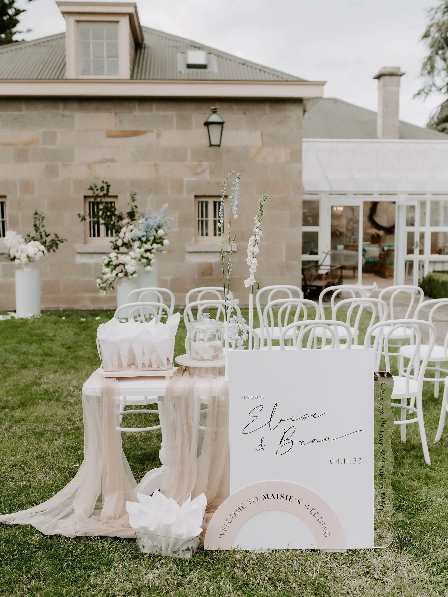Make your wedding signs work smarter, not harder 💪🏼

From ceremony to reception, your signage should be doing double duty, elevating the vibe and saving you from spending more money than necessary 💸

I had two of these moments at my own wedding. T