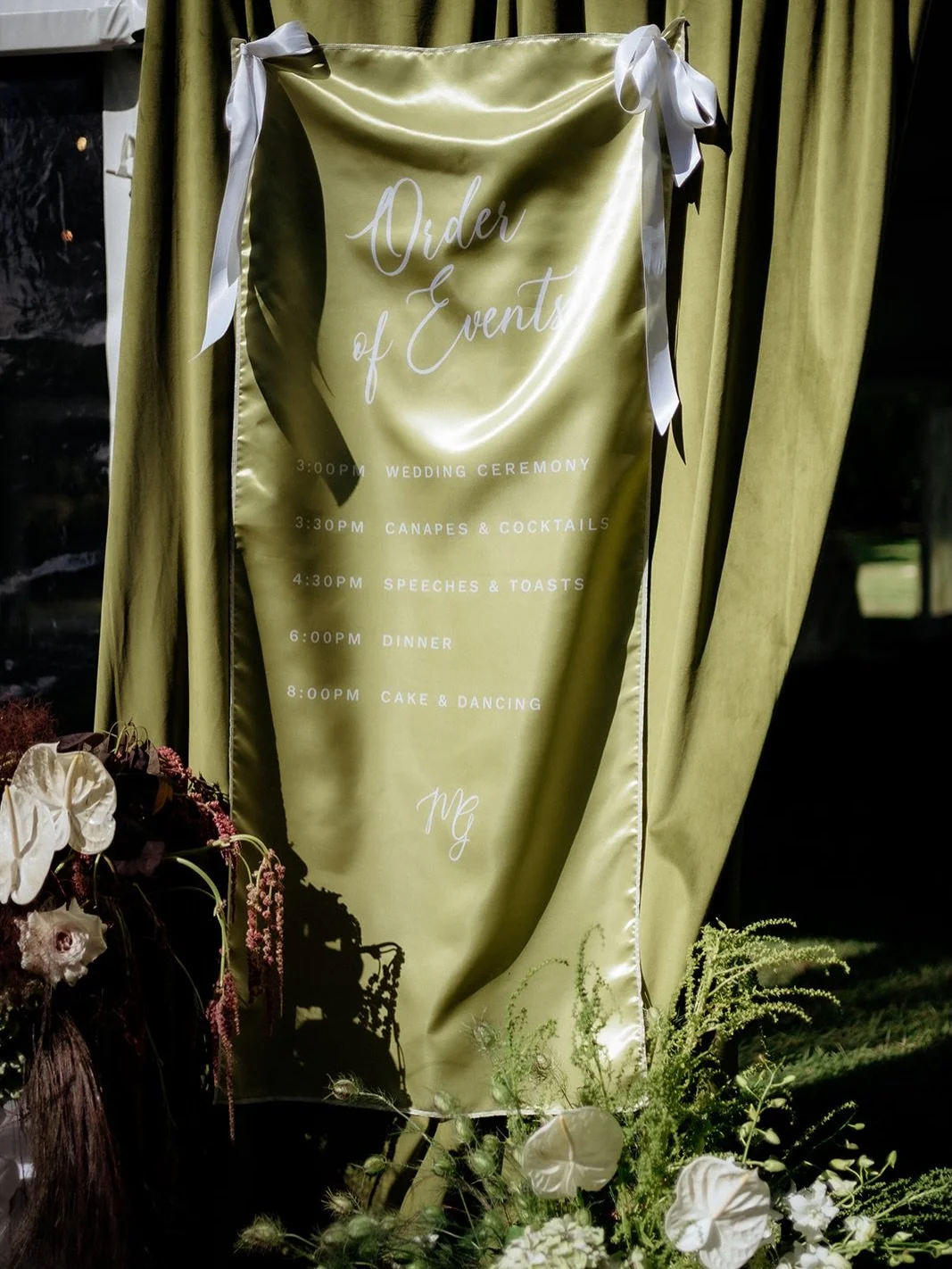 Signage that&rsquo;s designed to be part of the day, not just show the schedule ❤️&zwj;🔥

@bythewilde 
@swoon_society_ 
@curatebotanica 
@lauderdalecottage 
@dolly.and.moo 
@mickeylovesjacquiletterpress 
@emmarose.weddings 
@seasonandfire 
@boozebus