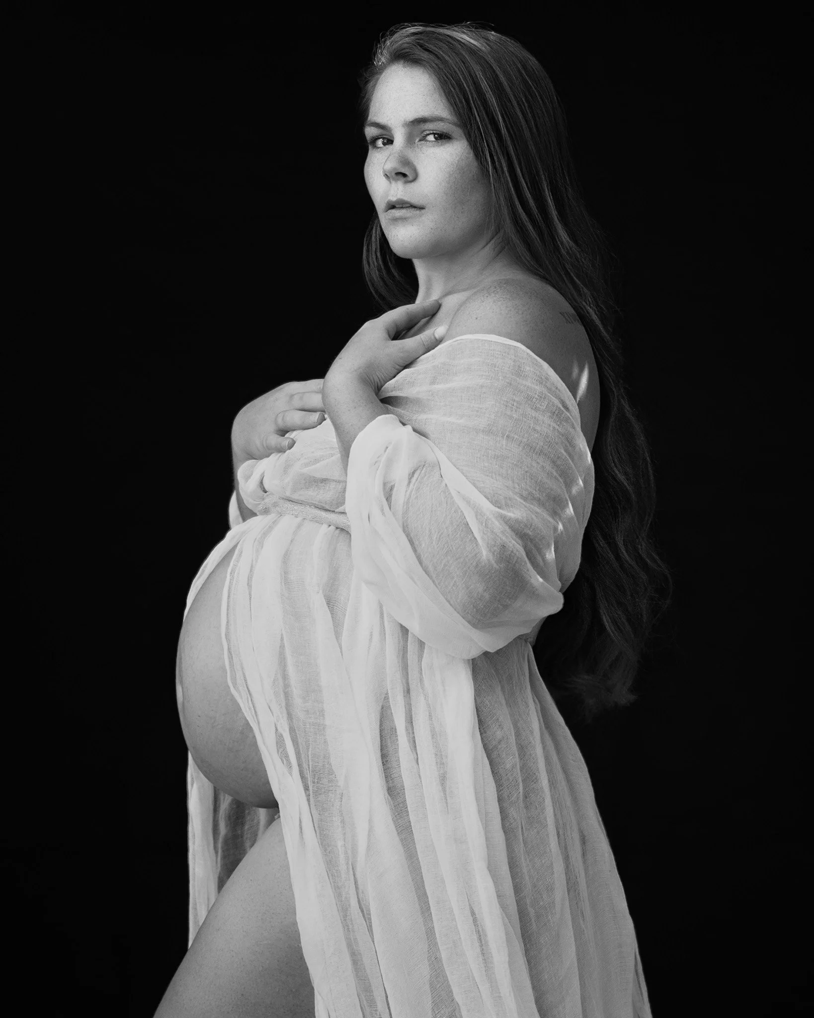 What to Wear for Your Maternity Photo Shoot: Clothing Tips for Timeless Images