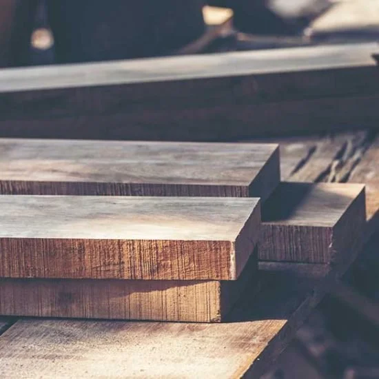 Puisirimattoja ja puulankkuja, rakennuspuu materiaalina