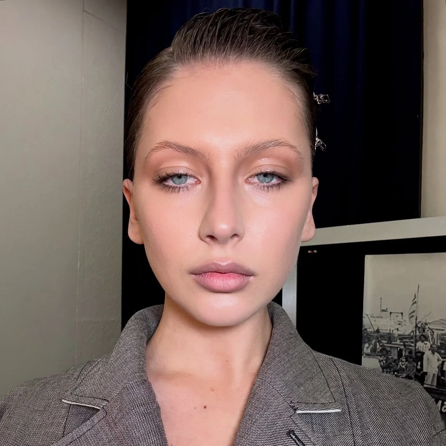 Glam backstage team @jade__kmakeup at @effiekatsofficial SS &lsquo;26 Collection

Makeup by me on @charlizzzewright @mahishee_ 🤍
Makeup direction @jade__kmakeup 🤍
@effiekats 
@chriskontos_ 
@maybelline 

#fashion #backstage #runwayshow #runwaymakeu