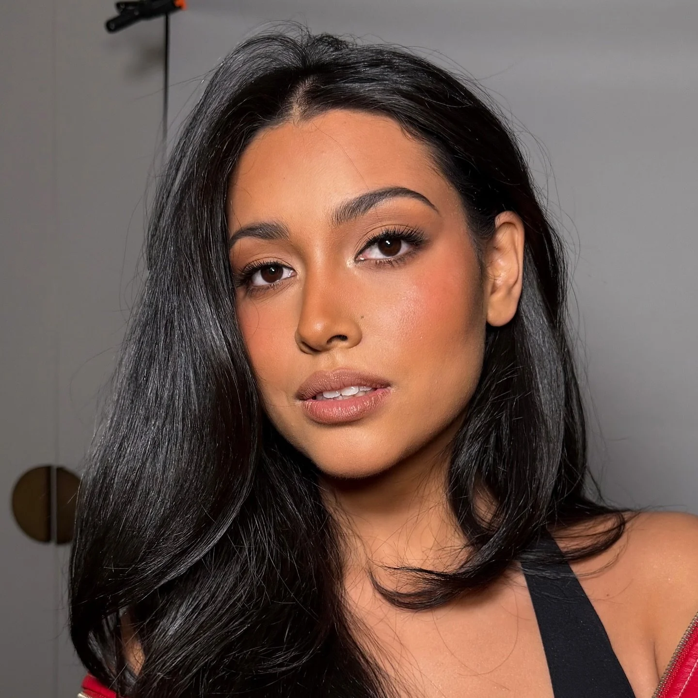 Diffused smokey glam on beauty @nathaniacamargo 🤍

Key products:
@diorbeauty backstage foundation 
@patricktabeauty major dimensions 3 palette 
@lou_lou_beauty_ O.G. individual lashes 

#softglam #smokeyeye #makeupartist #melbournemakeupartist #brid