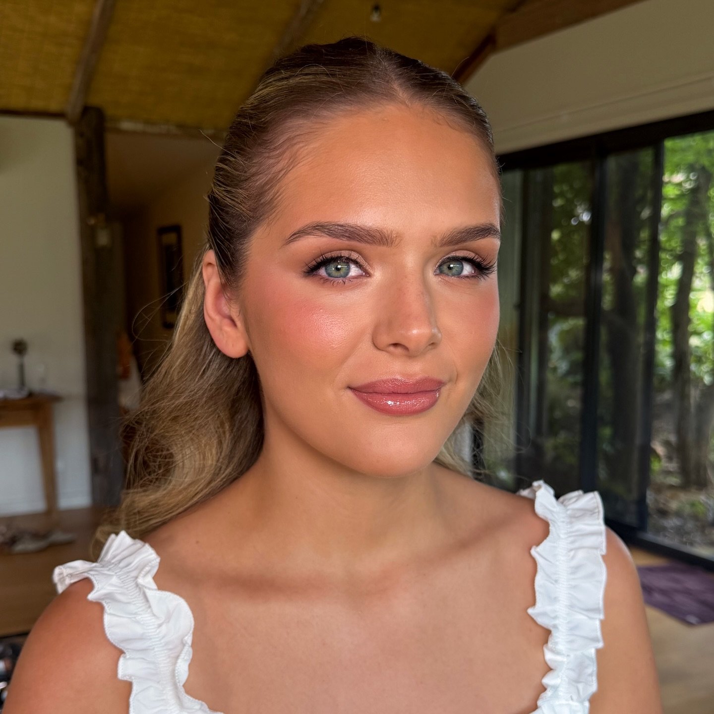 Bridesmaid glam 🤍 If a glowy, soft glam is your vibe save this as your inspo

Bridal bookings currently open for 2026/early 2027 📍Melbourne and beyond 

#bridesmaidmakeup #softglam #bridalmakeup
