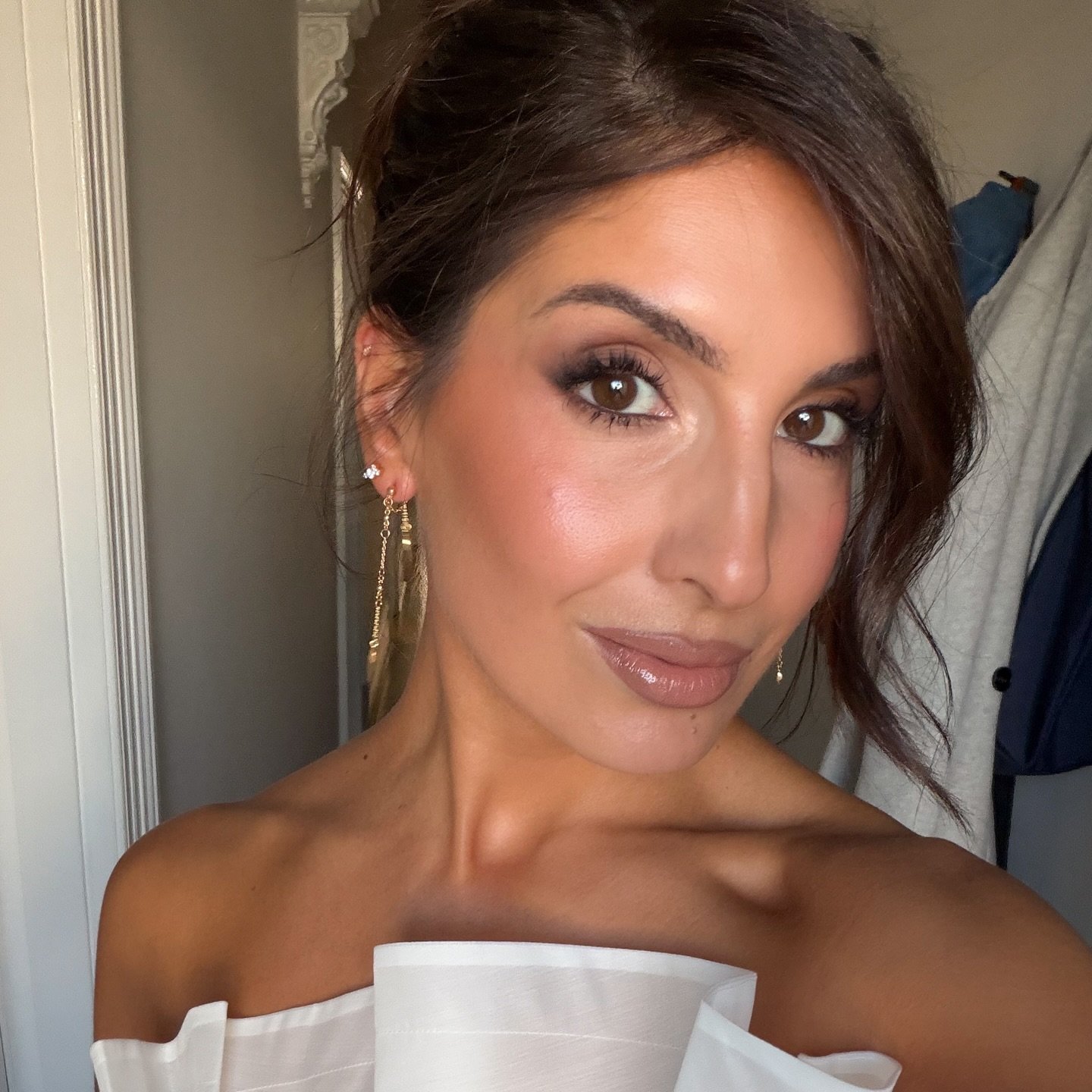 Gave myself the full glam treatment yesterday 🥂 debating whether to rock a smoky eye for the wedding too&hellip;

Product list:
@embryolisseau lait cr&egrave;me concentrate 
@charlottetilbury unreal skin tint 
@hauslabs foundation and concealer 
@di