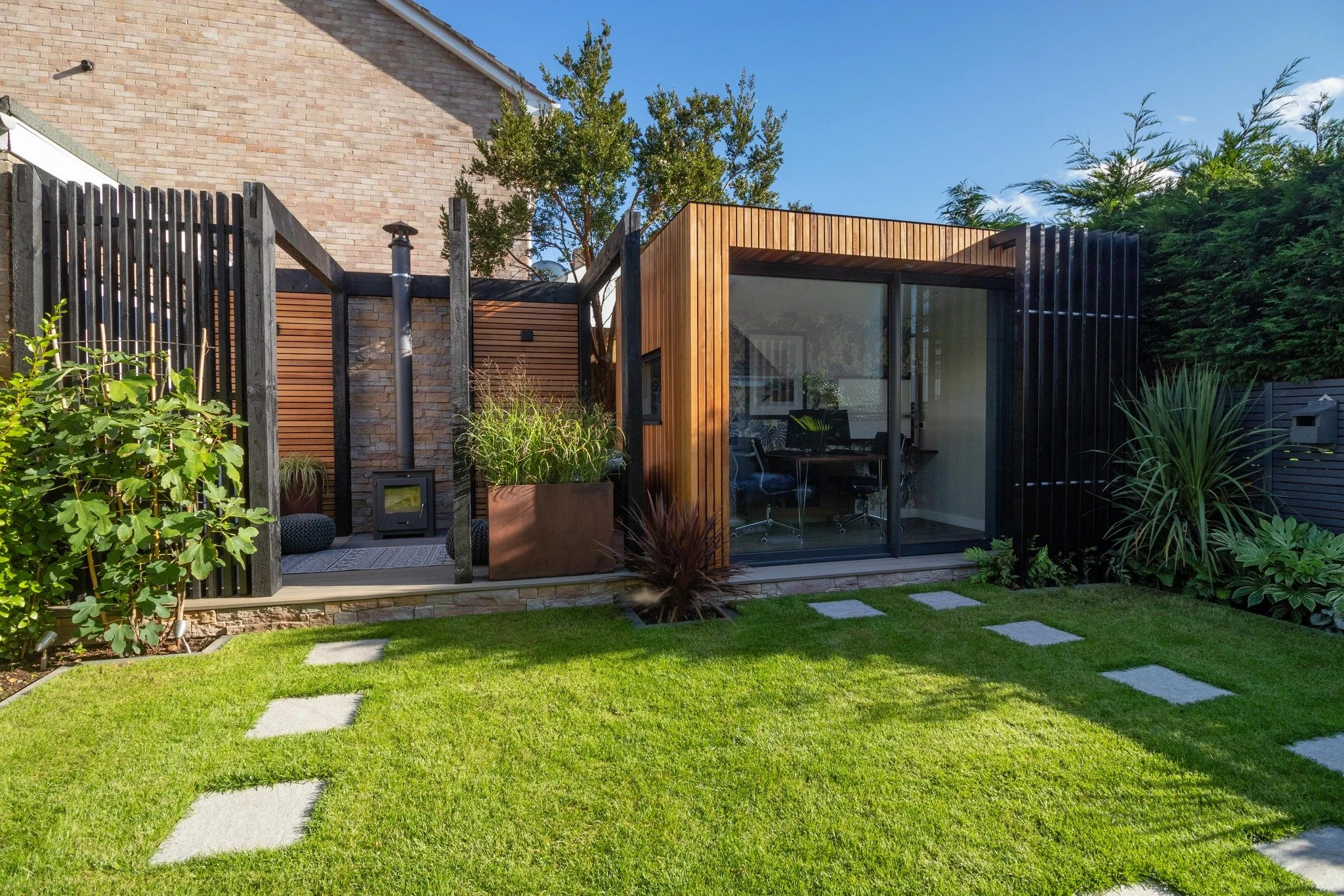 🏡 The office escape &mdash; without leaving home.

This beautifully integrated garden room is more than just an office. It&rsquo;s a space to focus, create, and unwind &mdash; complete with its own outdoor snug, feature stove, and lush planting for 