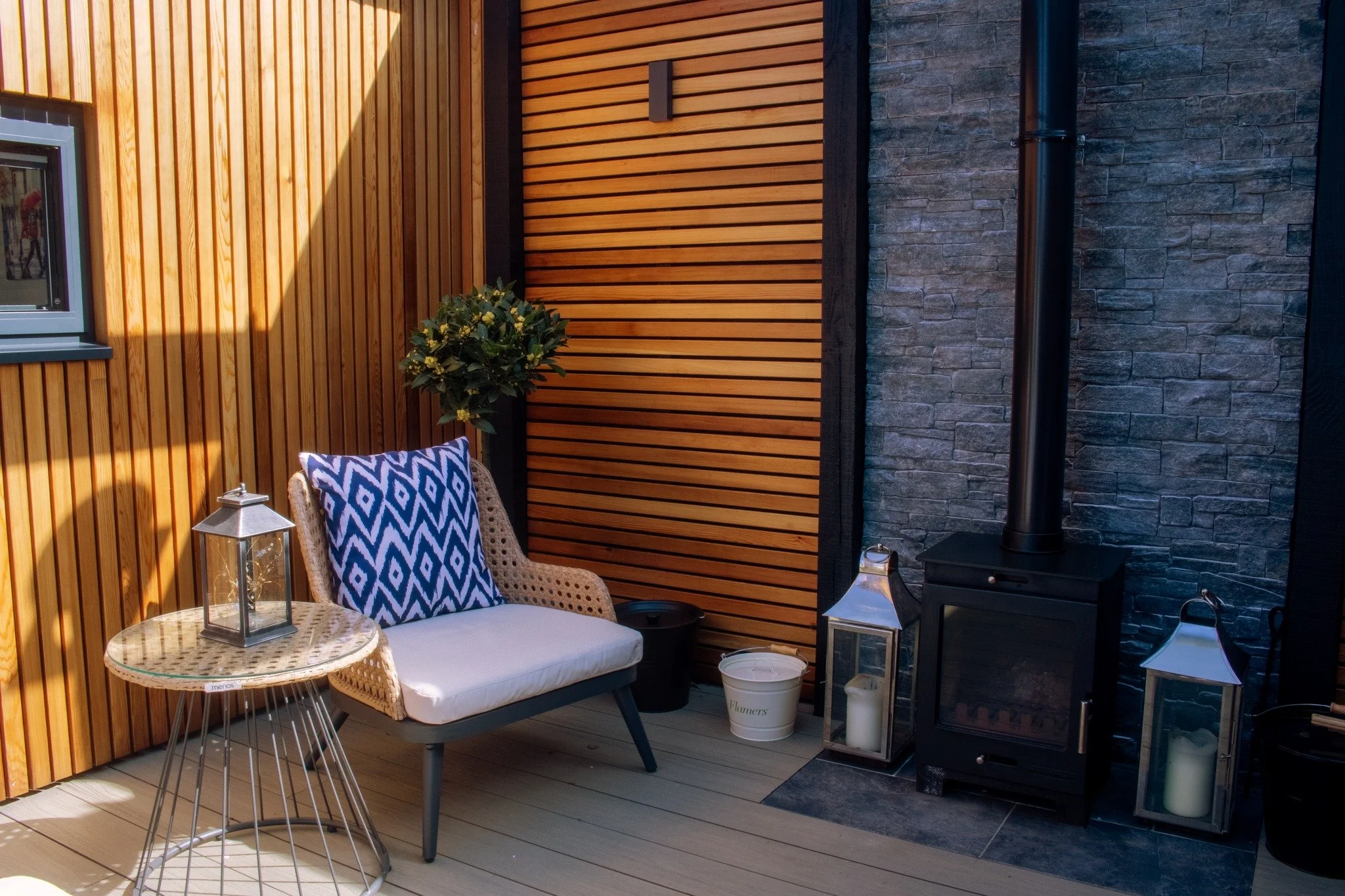 ☕ Coffee, comfort, and quiet corners.

This outdoor nook by Creating Spaces is more than just a spot to sit &mdash; it&rsquo;s a space to pause, breathe and feel at home in your own garden.

Textured stone, timber cladding and soft furnishings come t