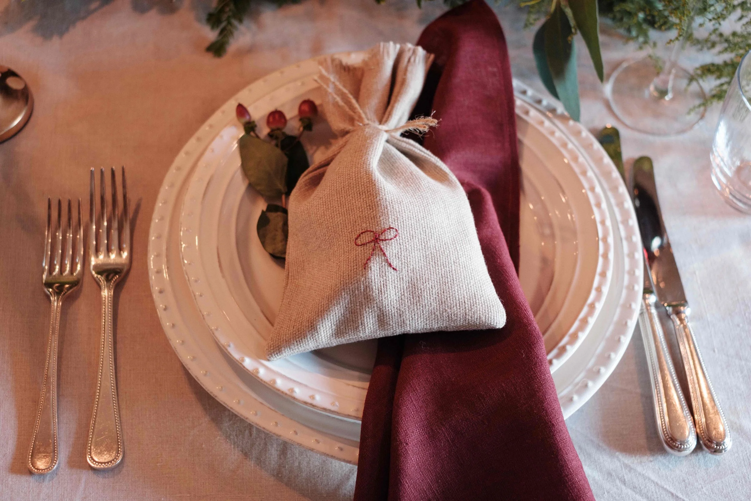 embroidered-bow-gift-bag-landscape.jpg