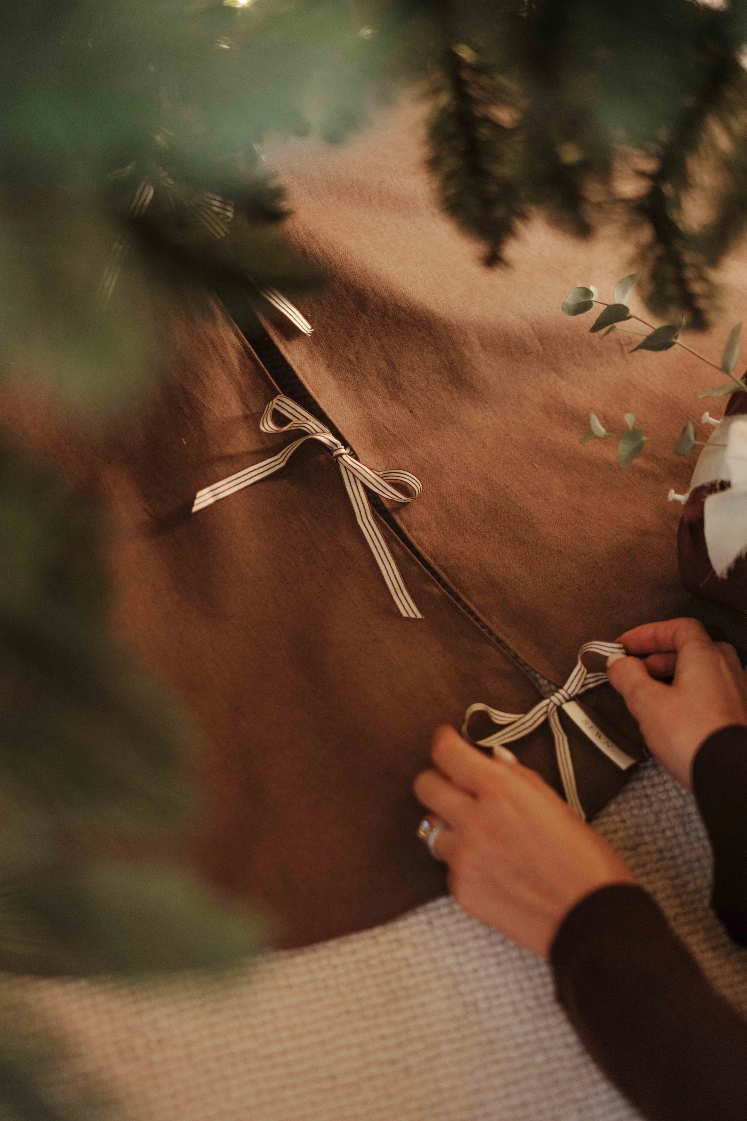 coco-linen-christmas-tree-skirt-close.jpg