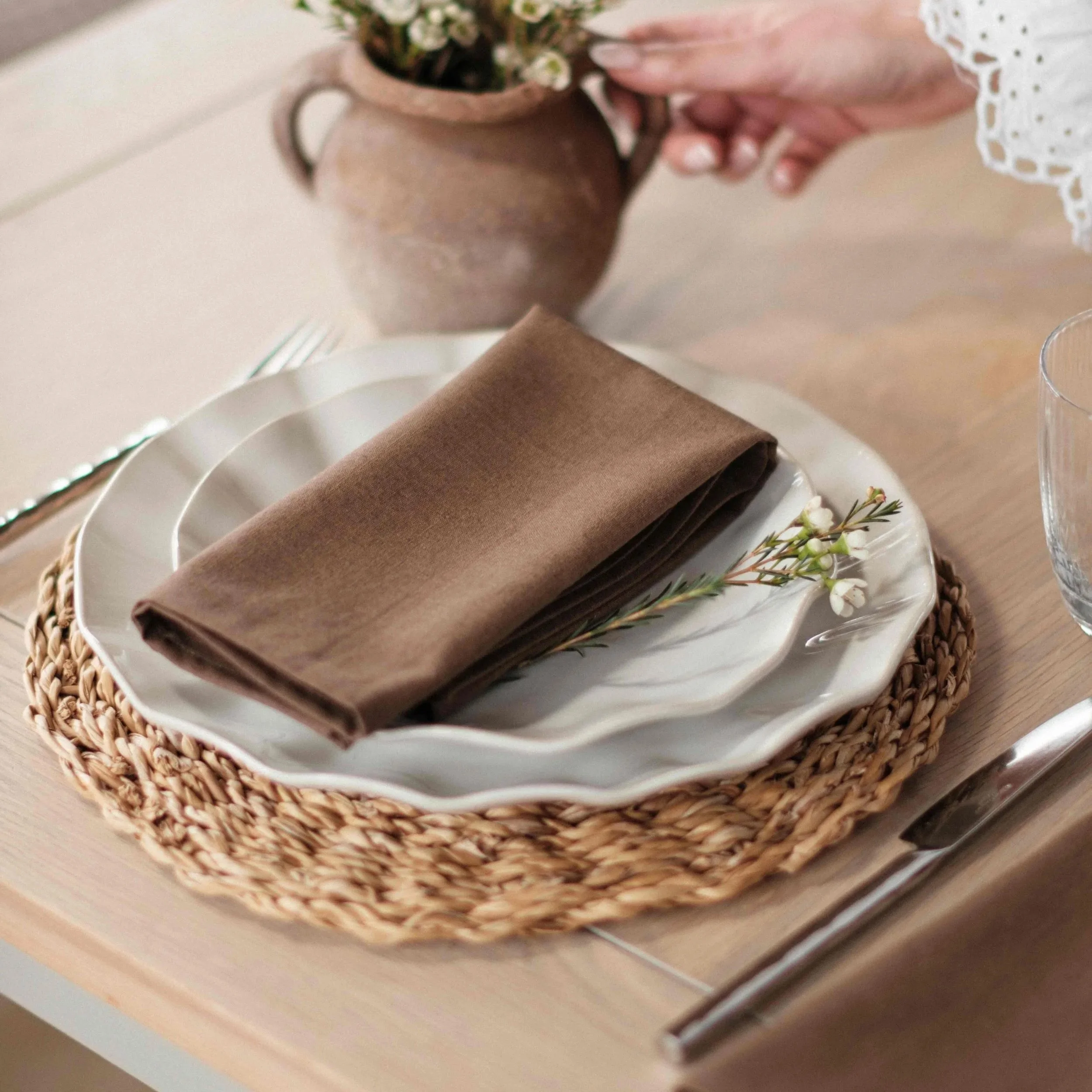 coco-brown-linen-napkins.jpg
