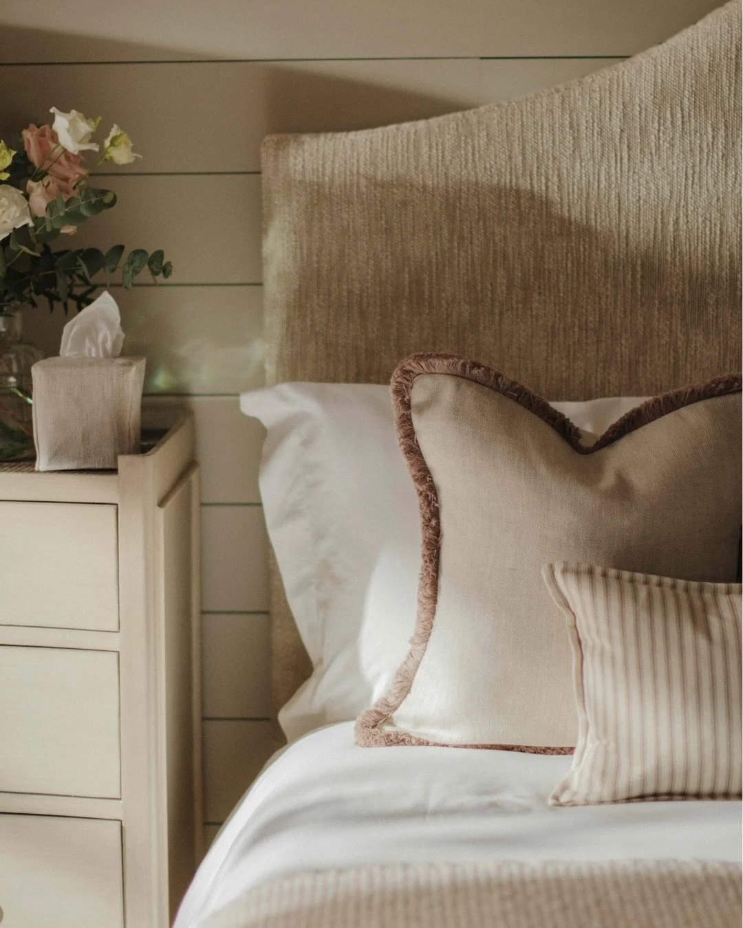 The cushions you are loving right now.. and I can see why 😍. You are leaning into the earthier side of neutrals - warms browns, taupe and lots of texture. The kind of pieces that make a room feel considered yet calm without trying too hard.