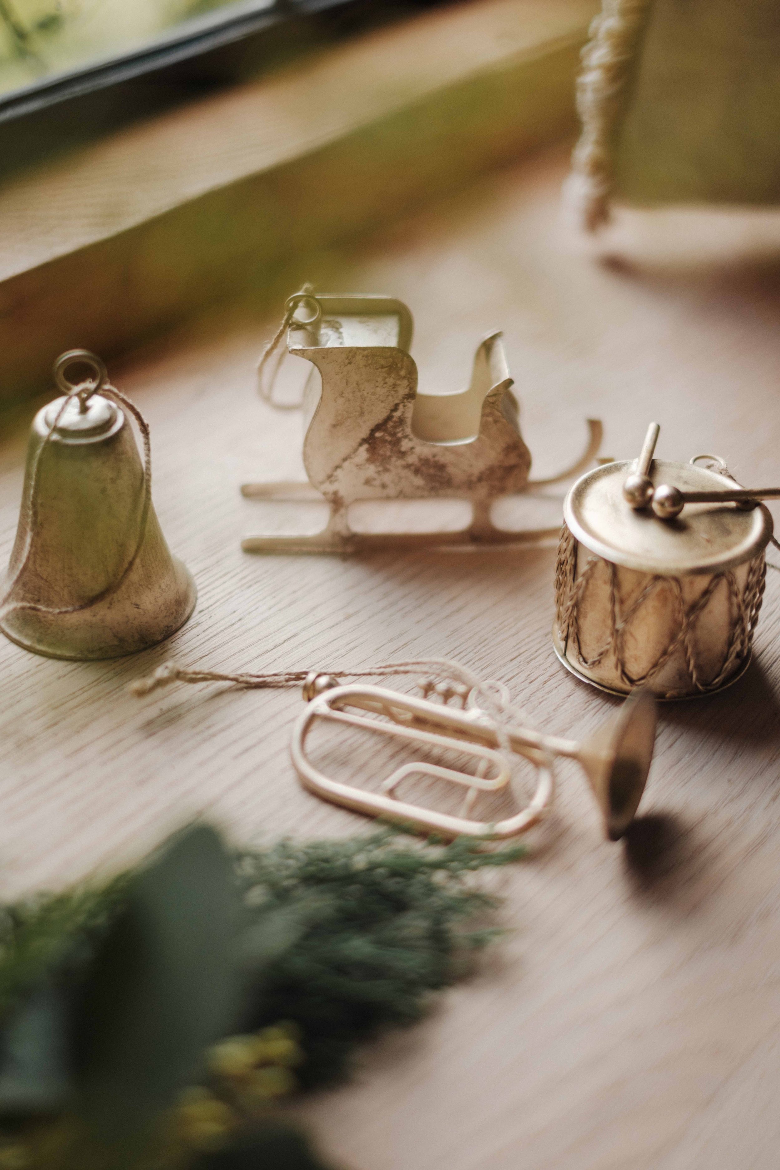 antique-brass-hanging-decorations.jpg