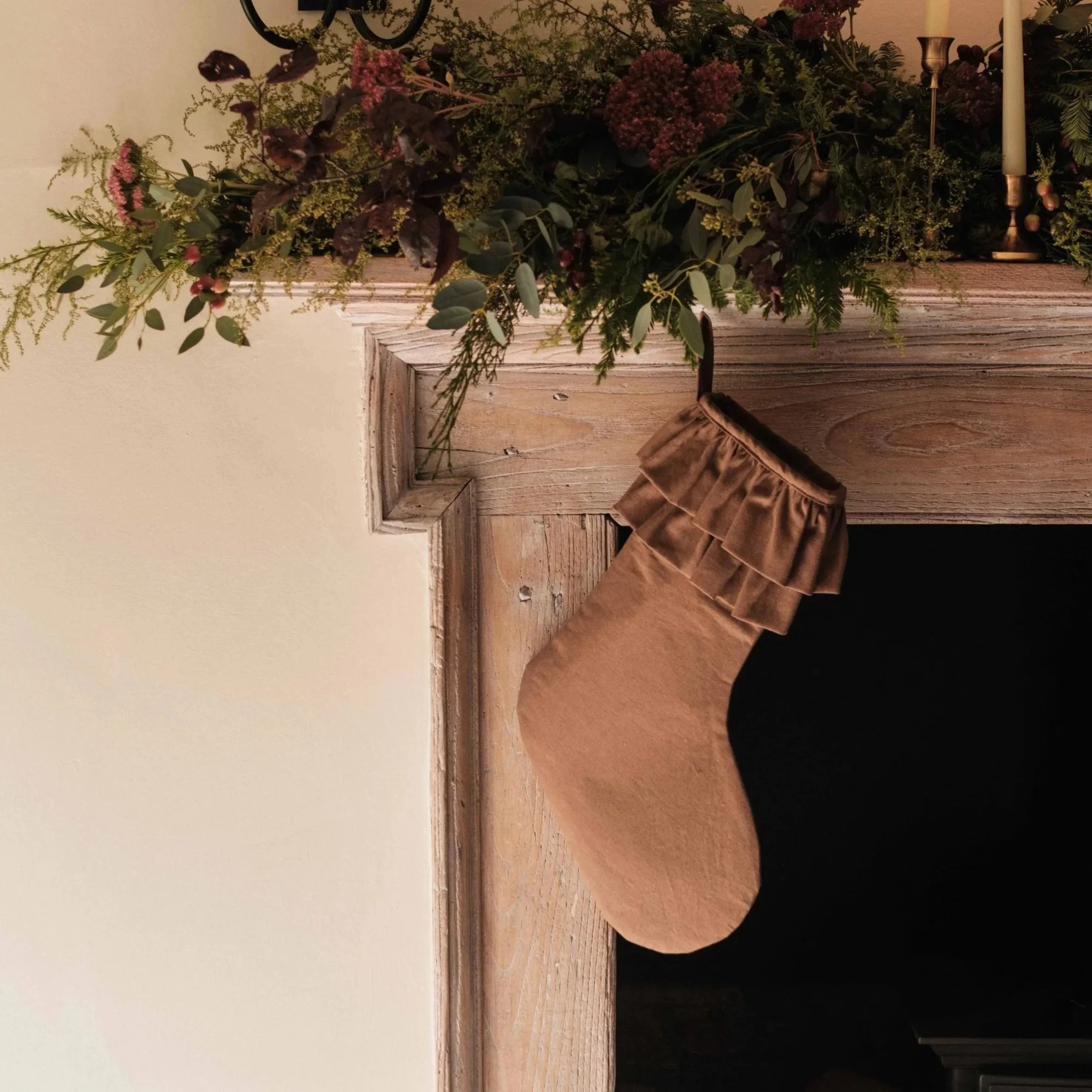 Coco - Brown Ruffle Linen Stocking