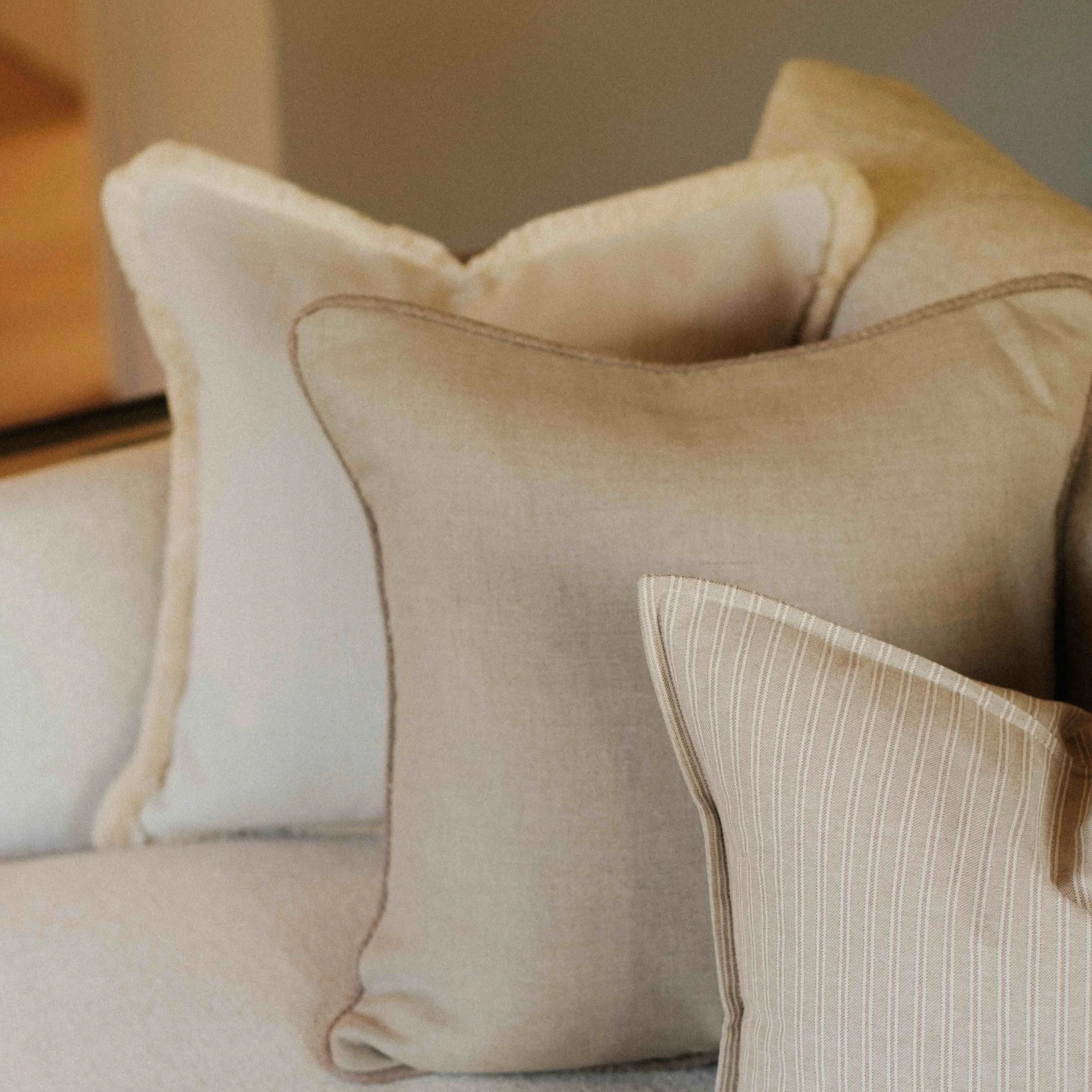 close-up-natural-linen-cushion-combo.jpg