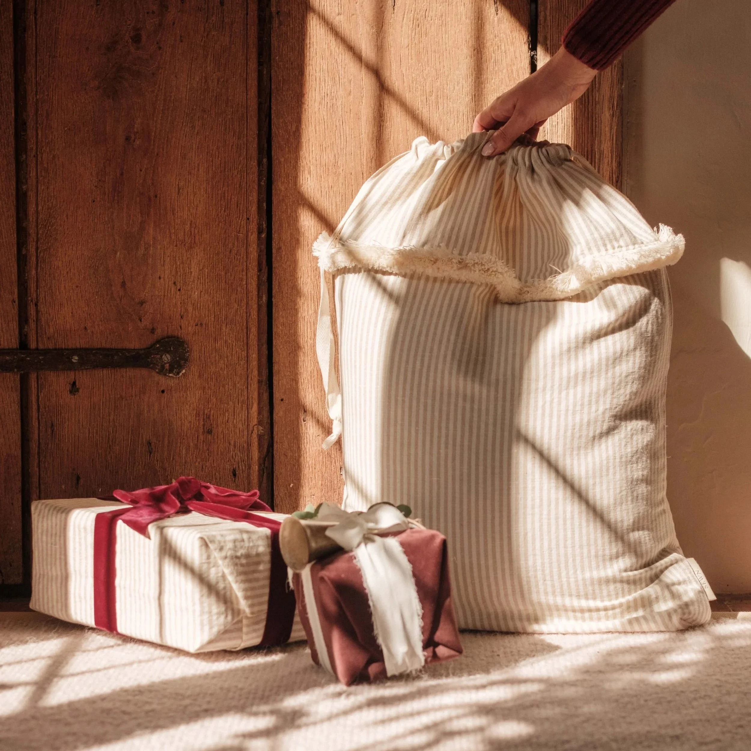 lucy-striped-linen-sack-detail.jpg