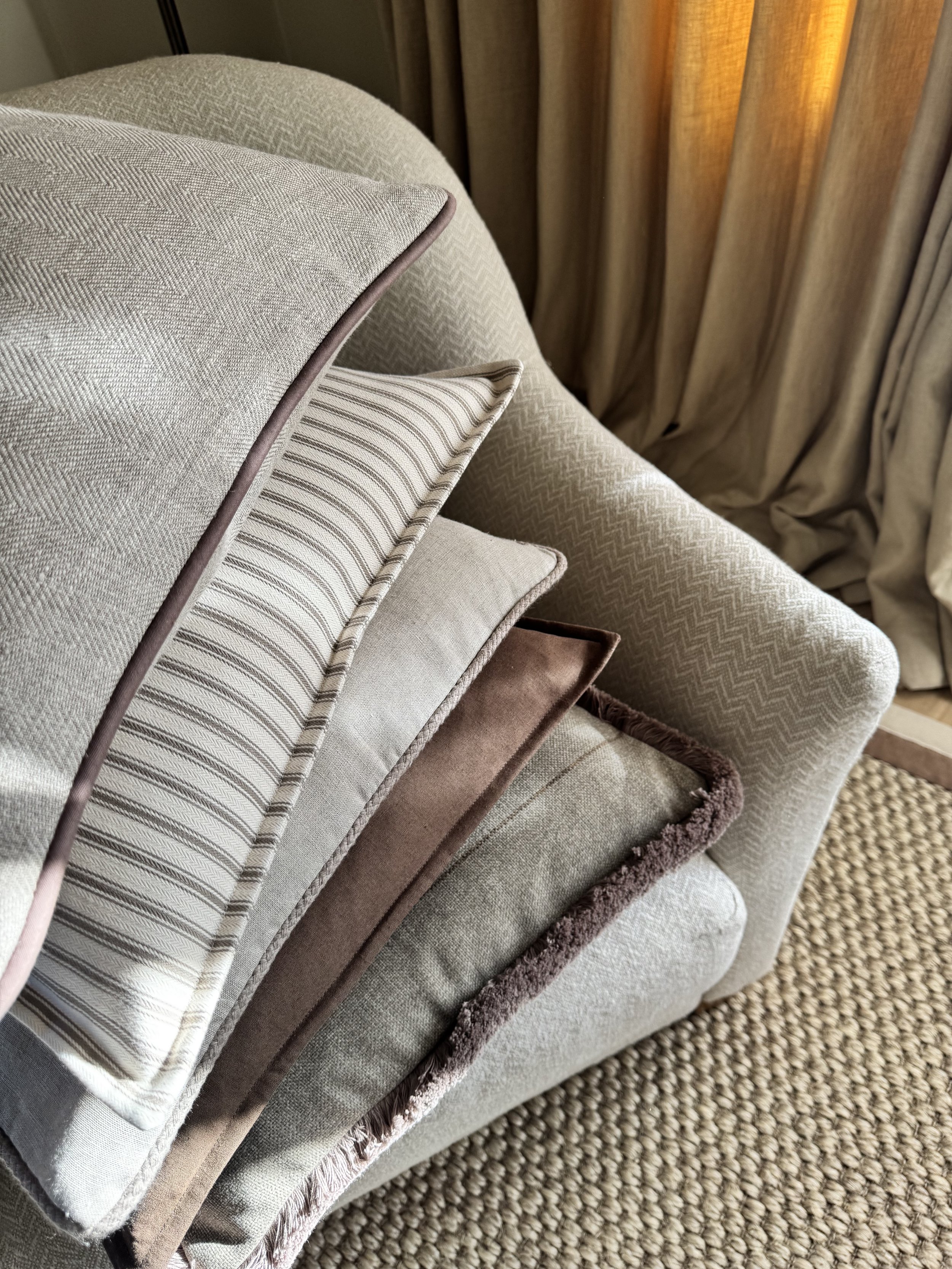 spring-cushion-collection-mocha-mousse.jpg
