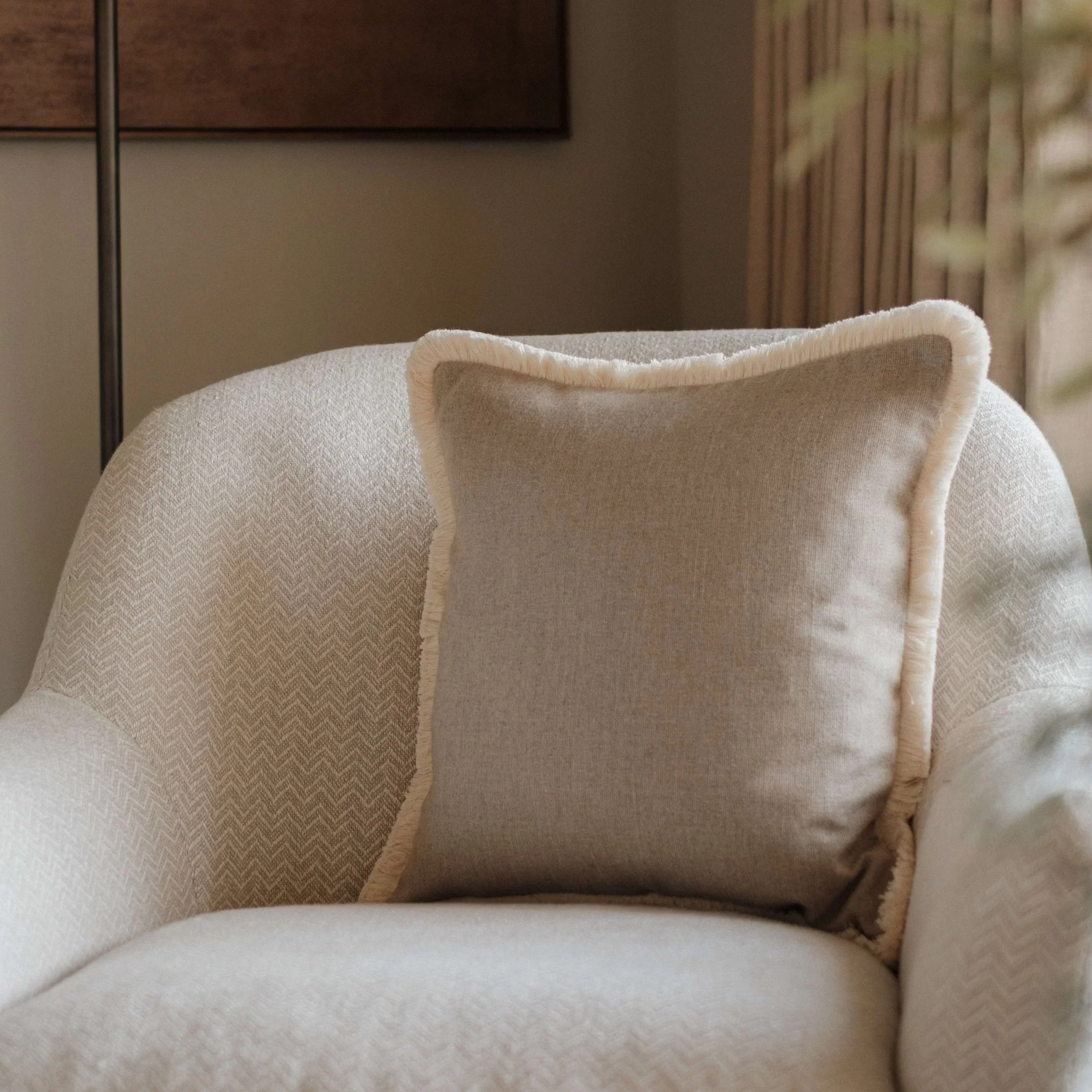 tallulah-rustic-linen-cushion-with-fringing.jpg