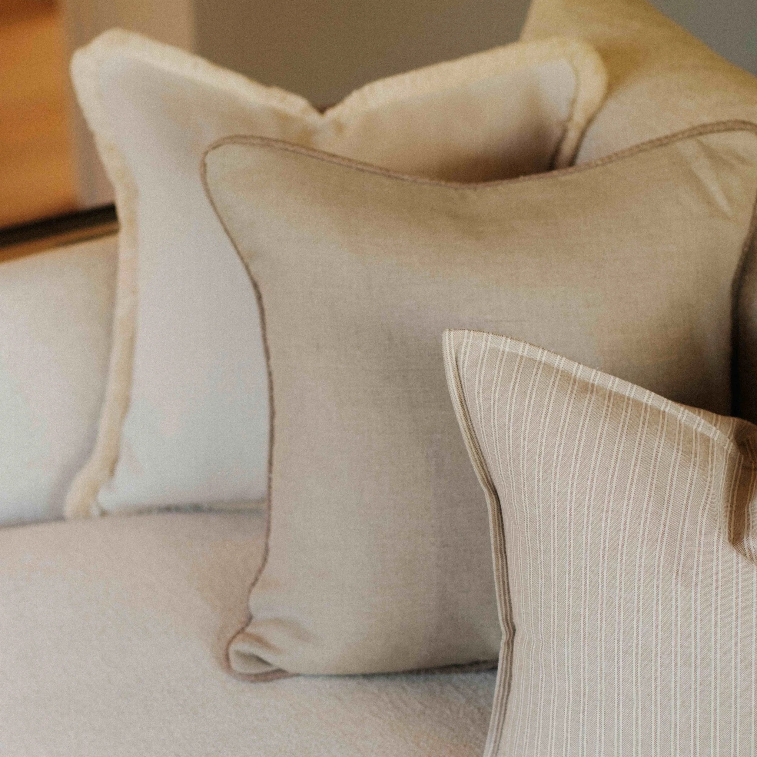 close-up-natural-linen-cushion-combo.jpg