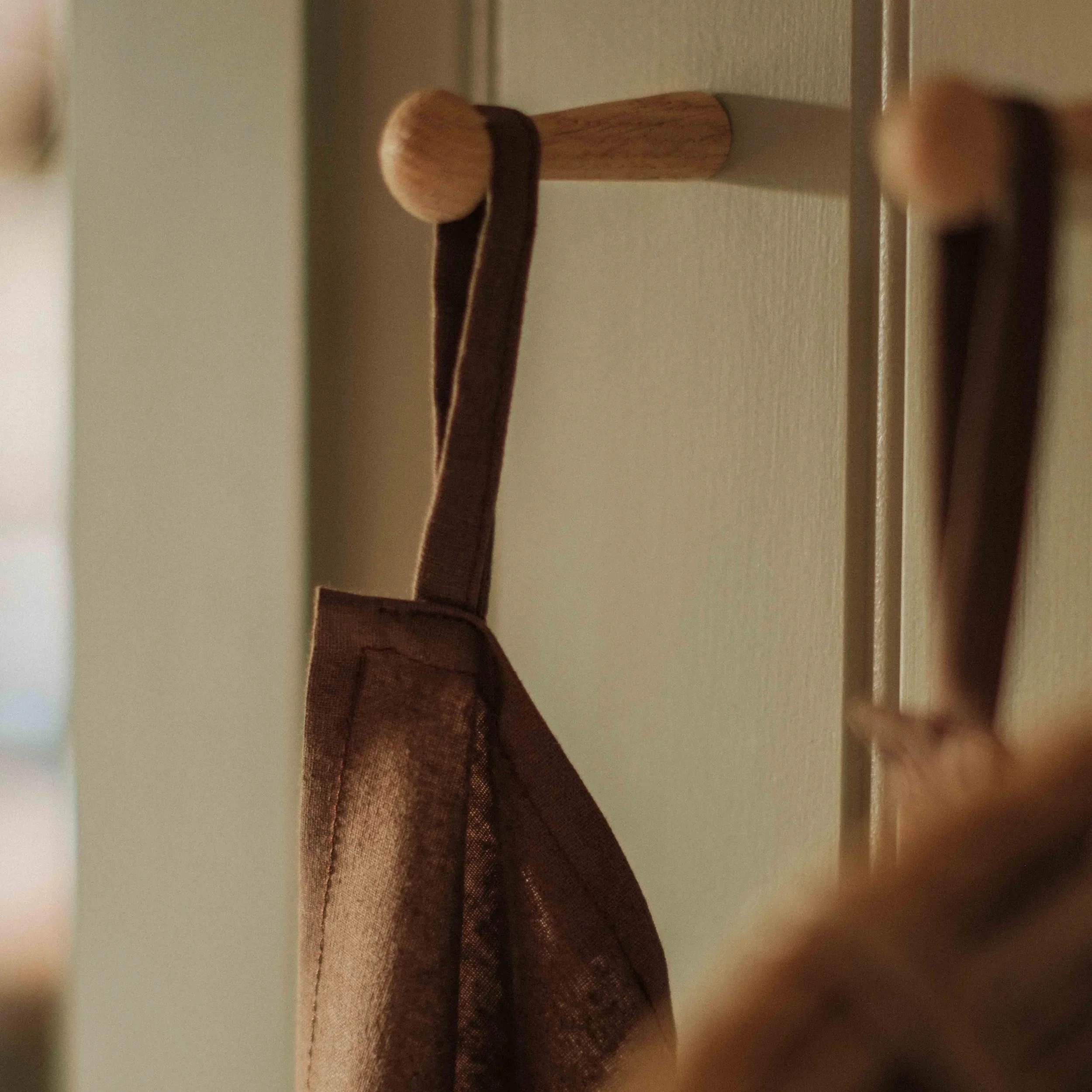 coco-brown-linen-tea-towel-detail.jpg