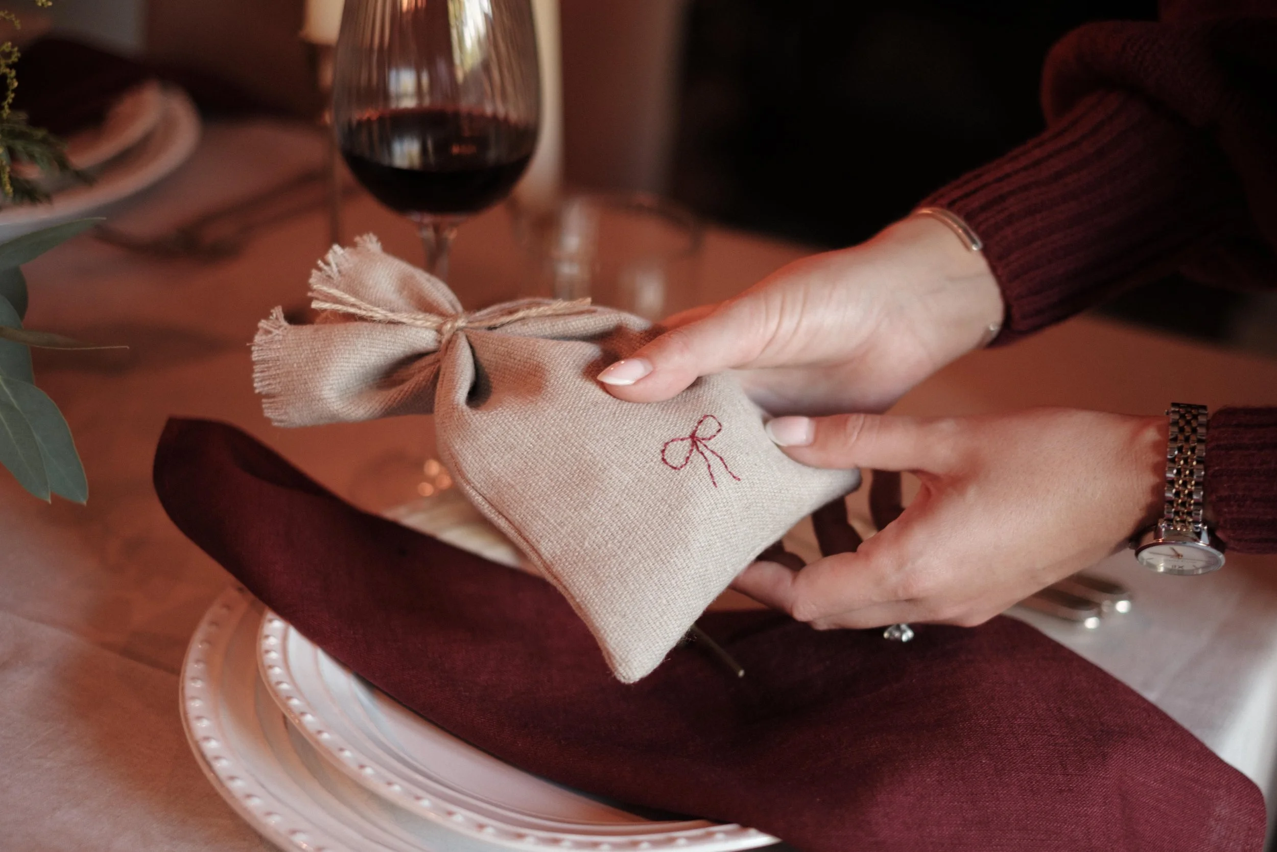 embroidered-mini-gift-bag-red-bow.jpg