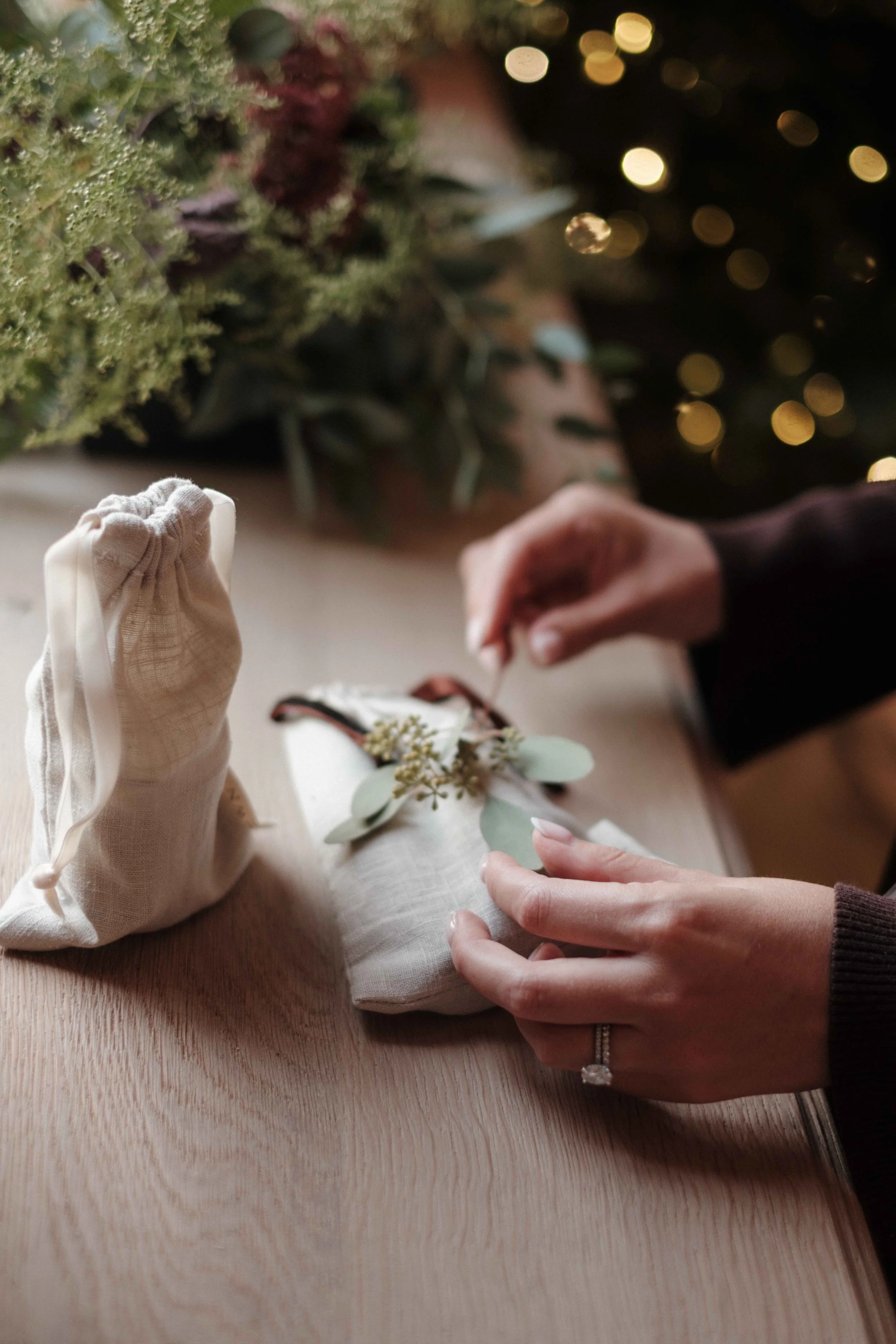mini-linen-gift-bags.jpg