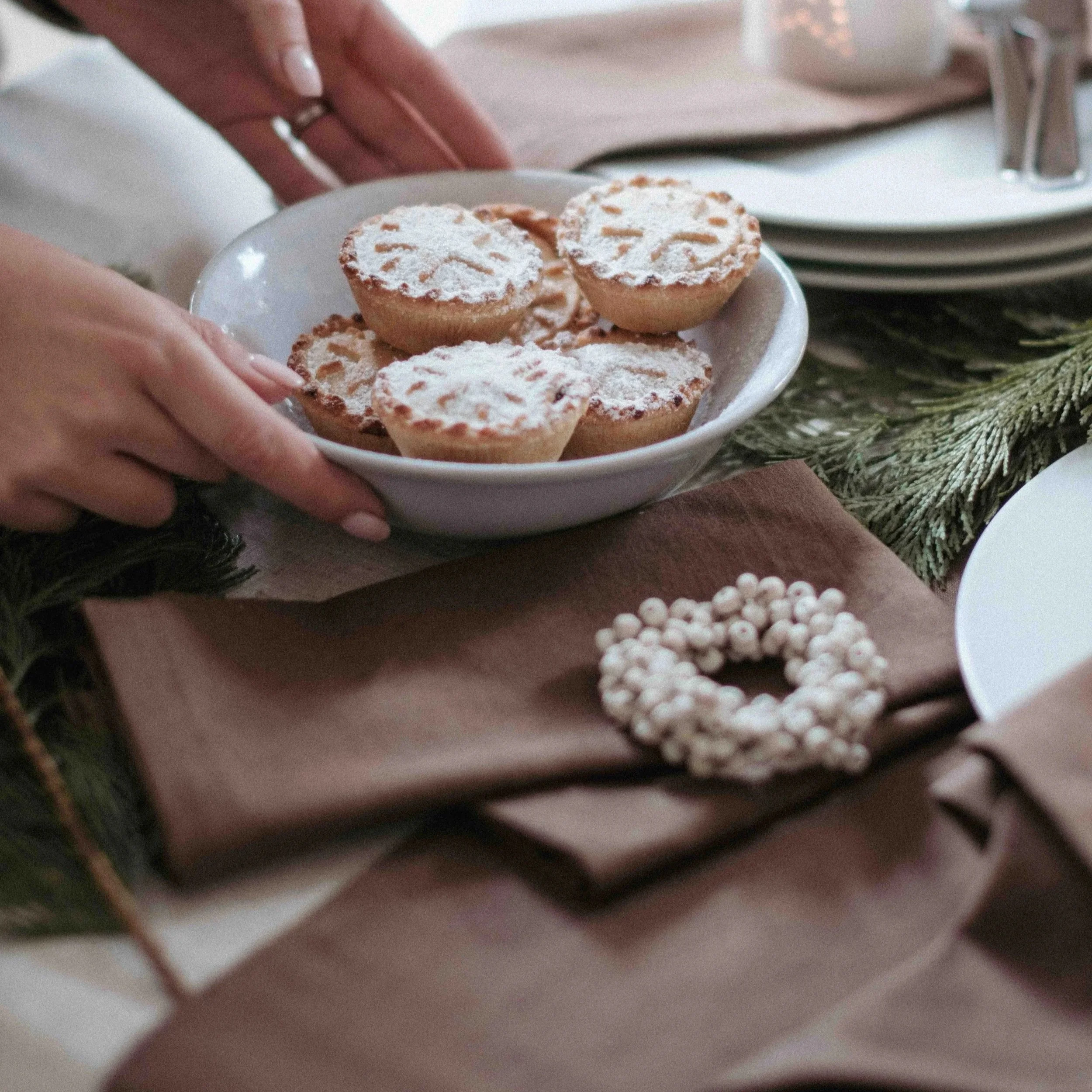 coco-brown-linens-christmas-styling.jpg