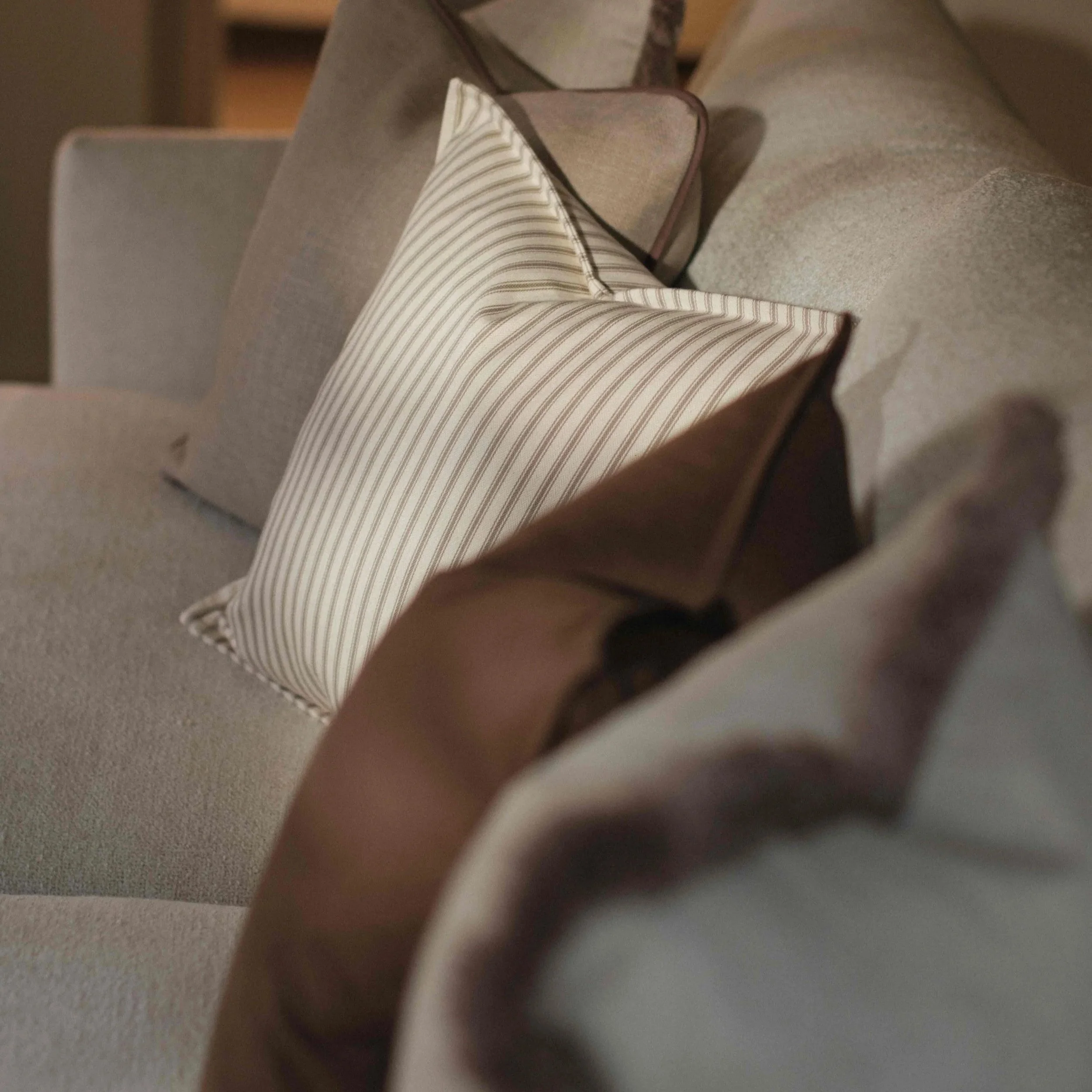 taupe-sofa-cushion-combination.jpg