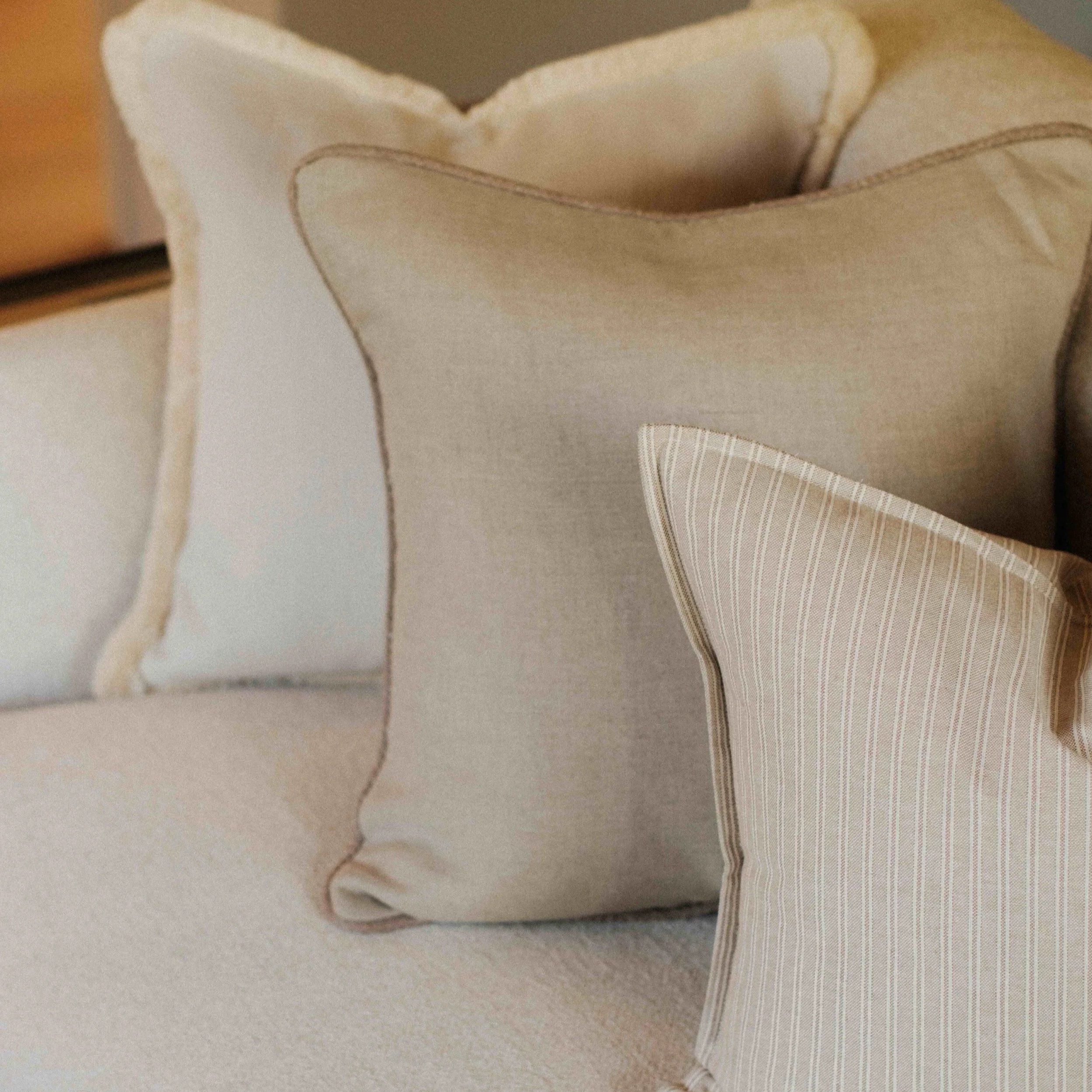 close-up-natural-linen-cushion-combo.jpg