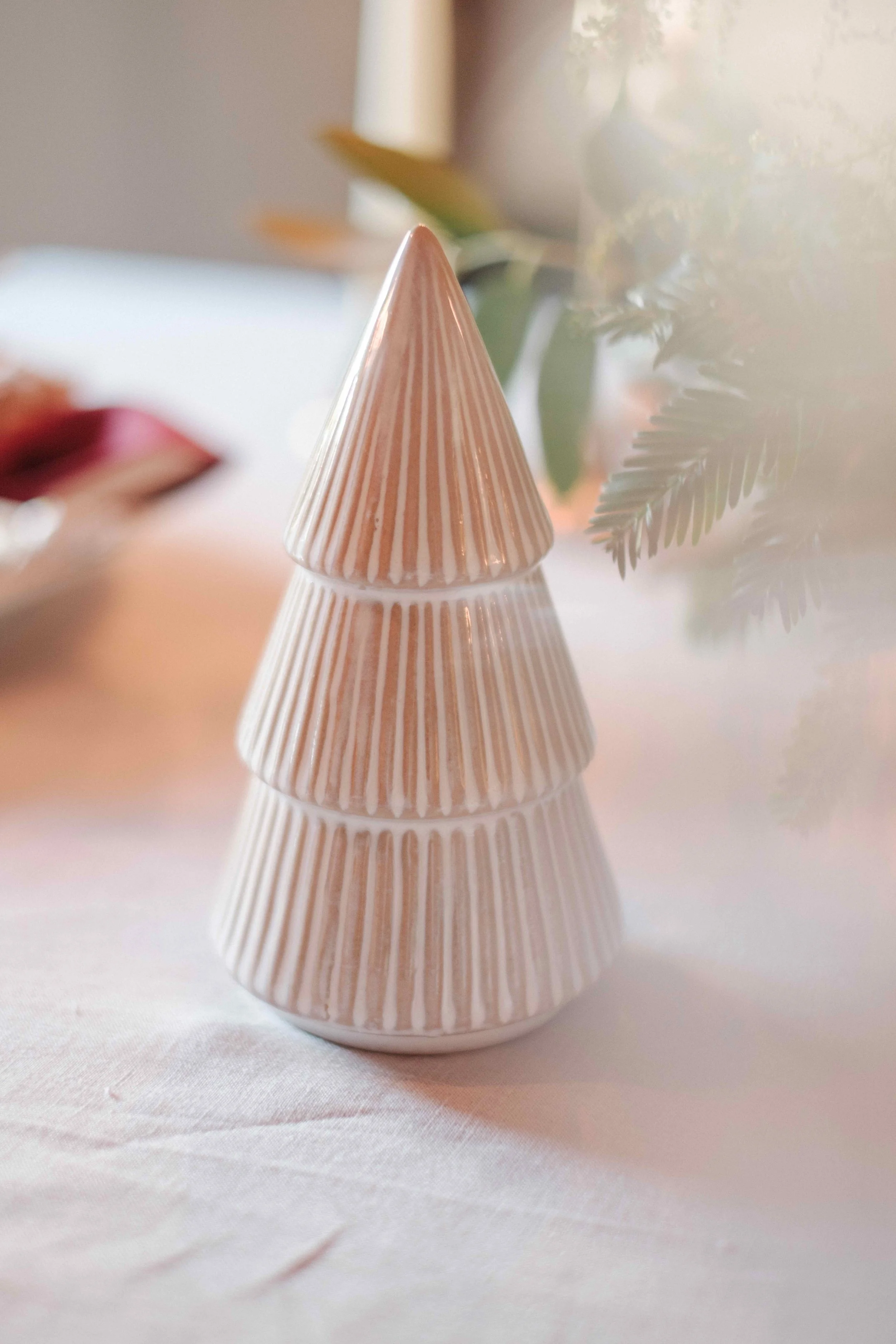Ribbed Natural Ceramic Medium Tree