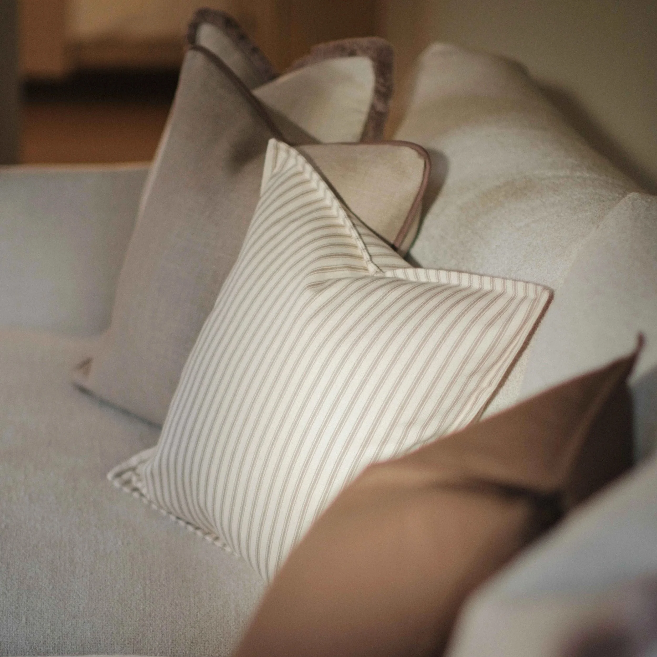 detail-taupe-cushion-combination.jpg