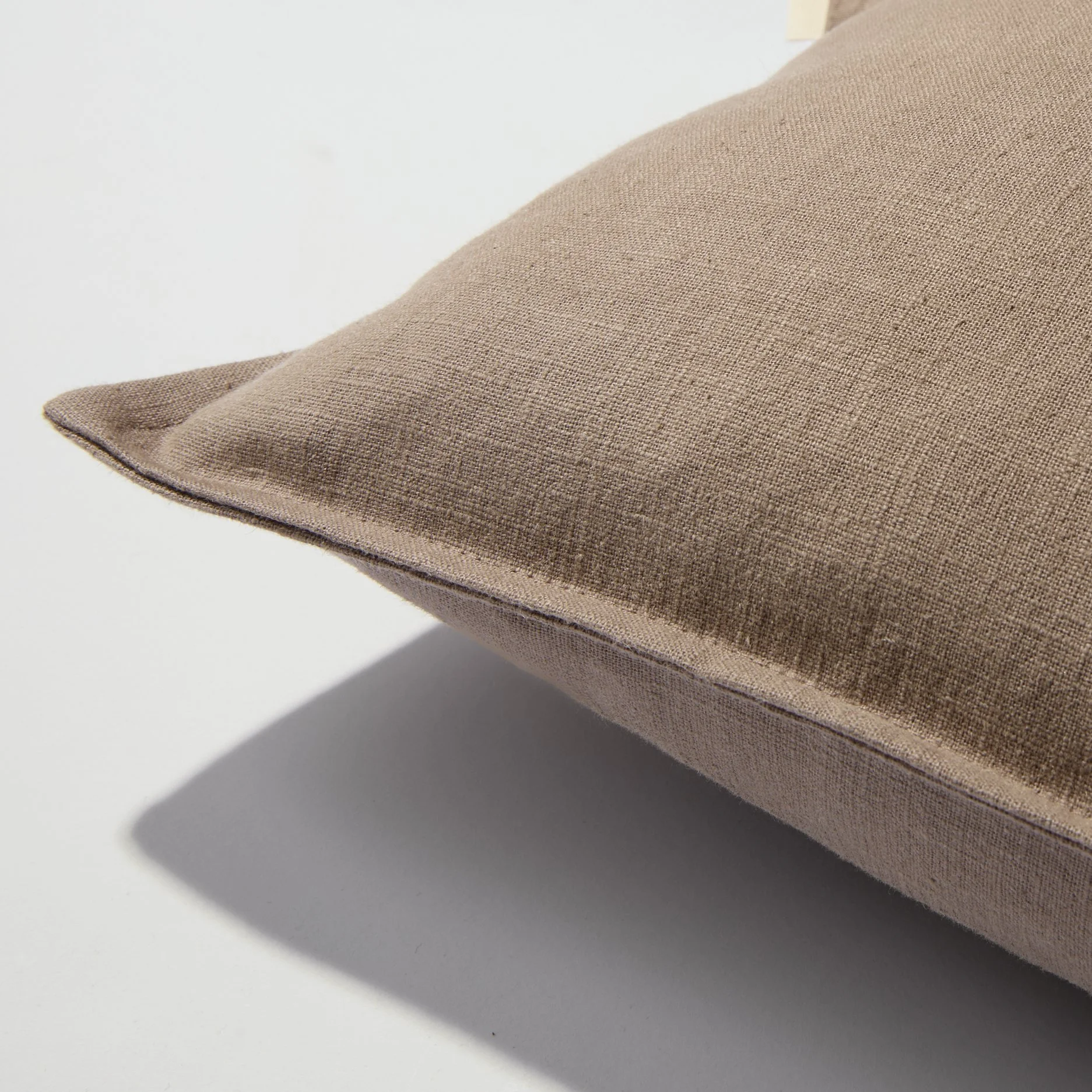 chloe-clay-linen-rectangular-cushion-detail.jpg