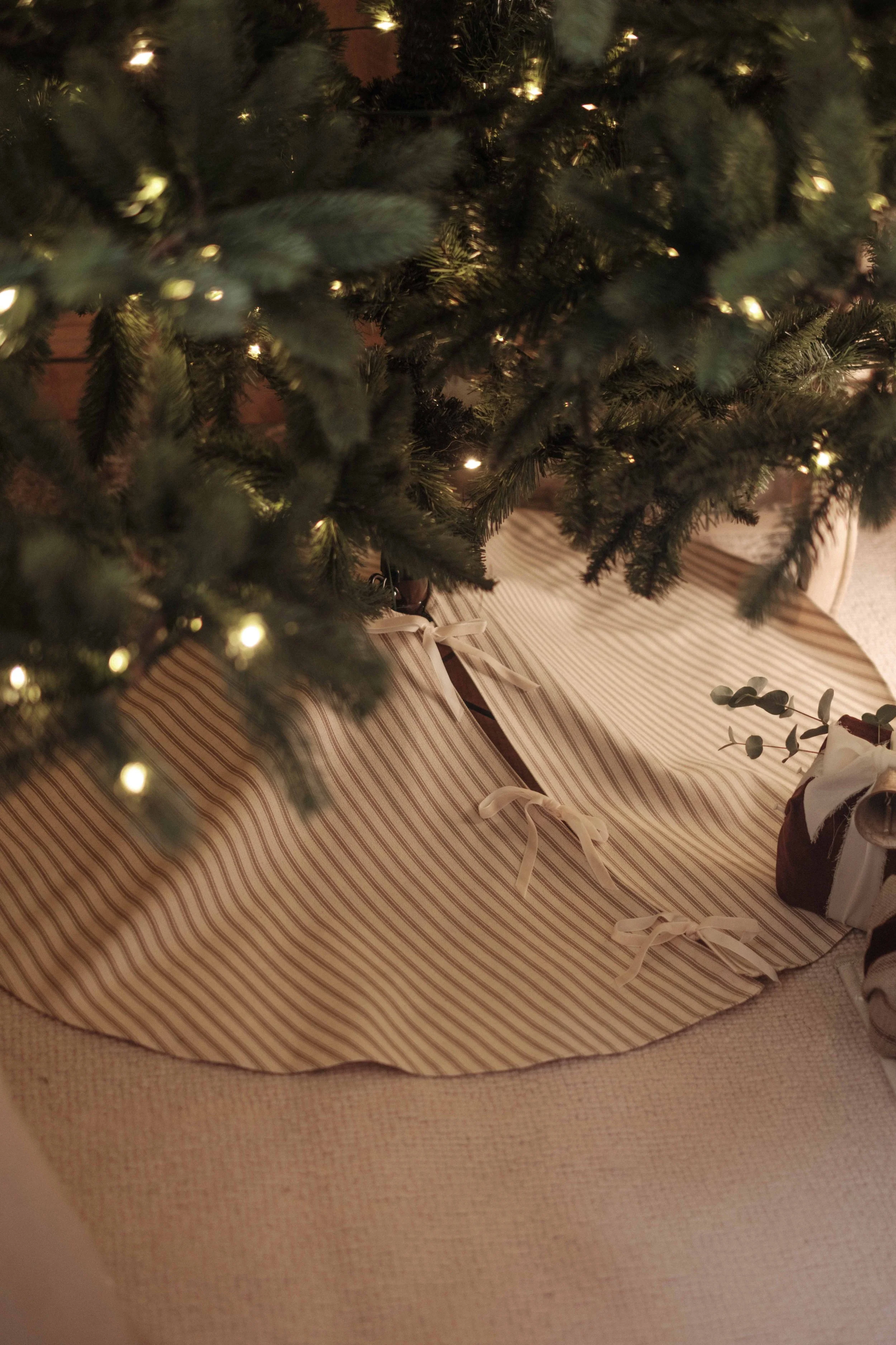 clemmie-striped-christmas-tree-skirt.jpg