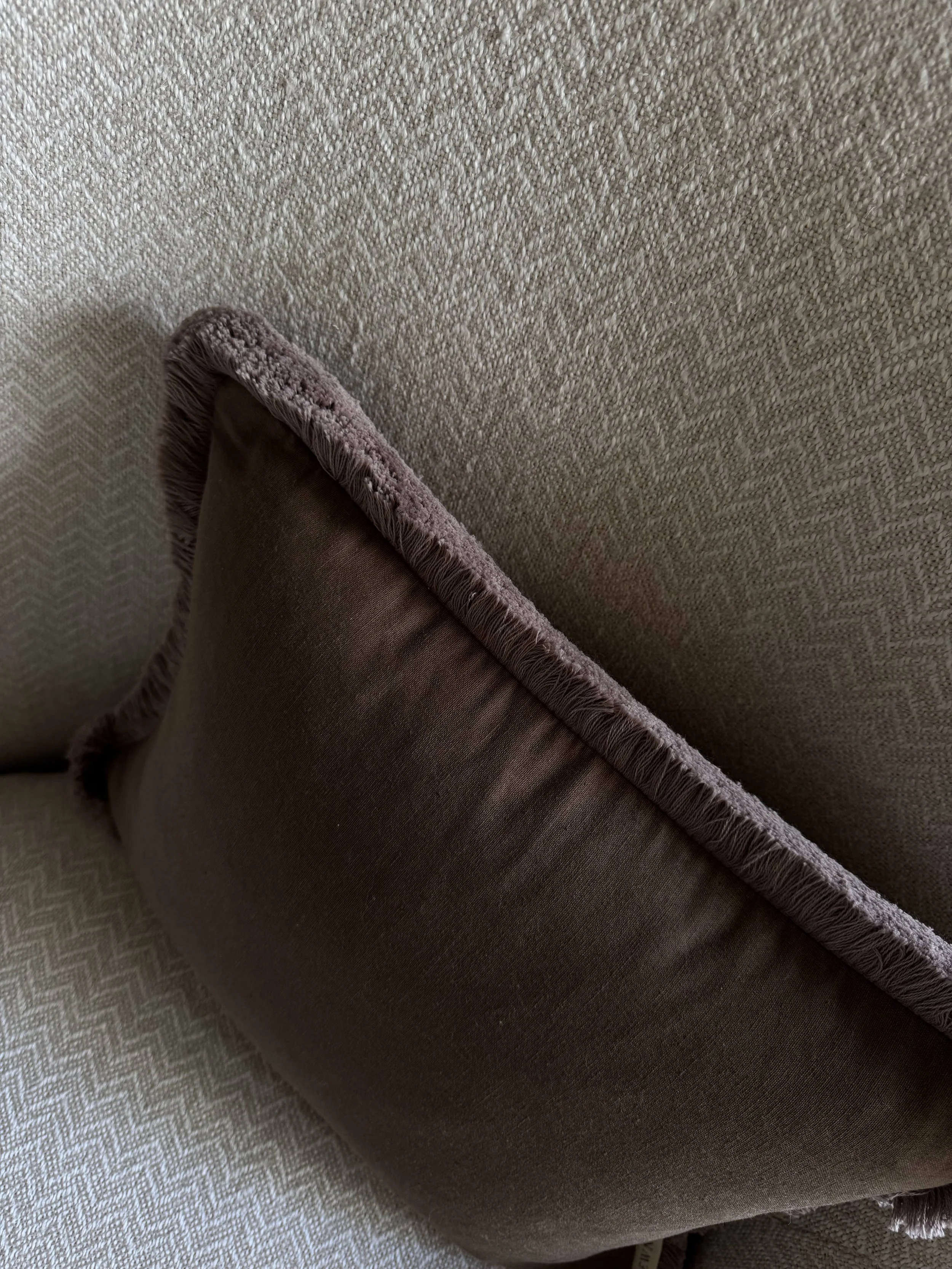 Florence-brown-linen-rectangular-cushion-detail.jpg