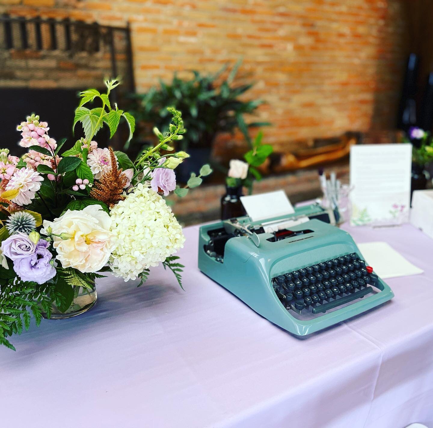 Loved bringing back the vintage typewriter guest book!  It was a hit - we had instructions for the younger guests who might not know how to use a 1960s &ldquo;laptop&rdquo;. Fun fact: this was my mom&rsquo;s college portable typewriter! 
#simplywed 
